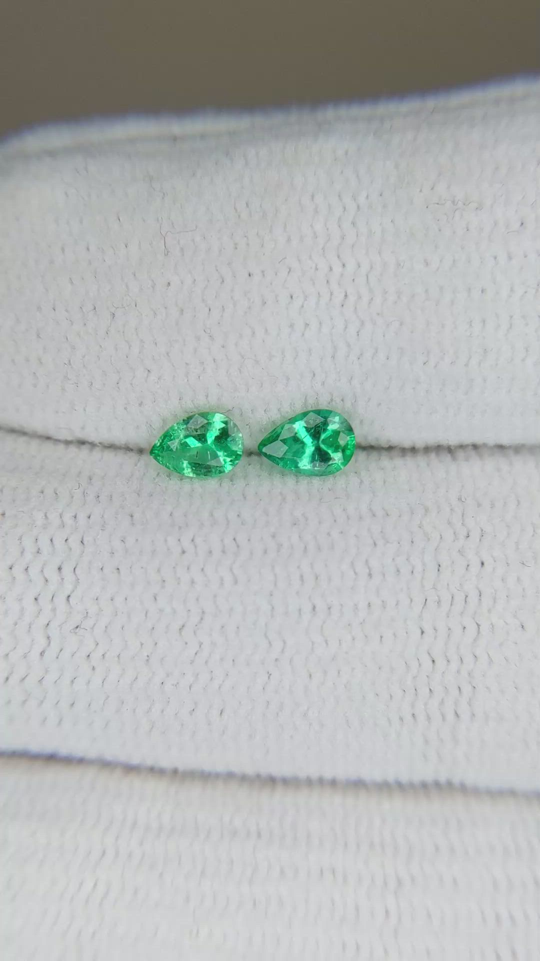 0.40&nbsp;Ct.Tw.Total Carat Weight Emerald Pair from Zambia Size Video
