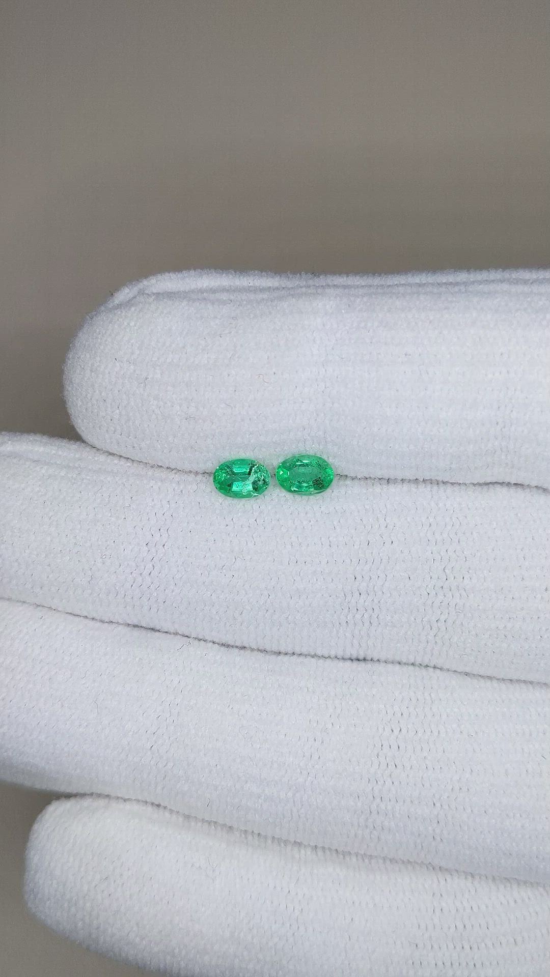 0.60&nbsp;Ct.Tw.Total Carat Weight Emerald Pair from Zambia Size Video