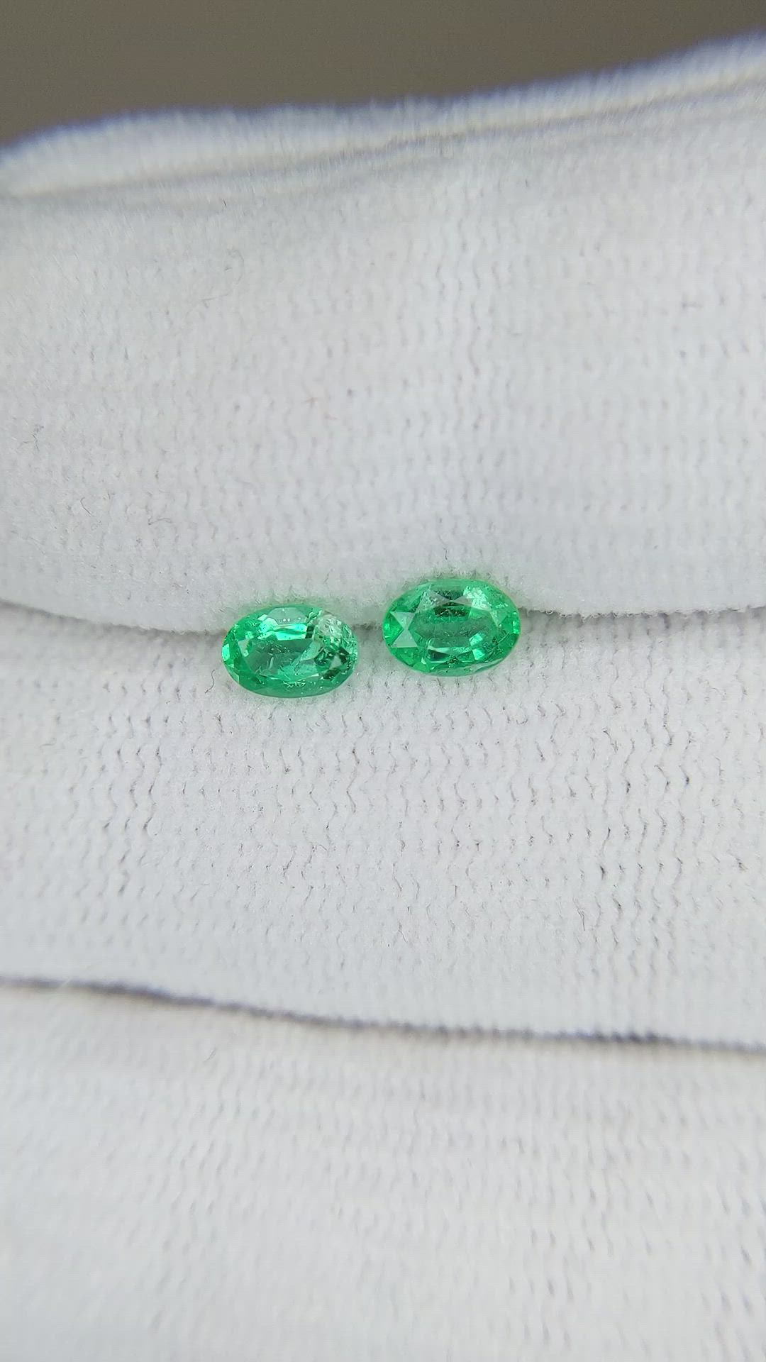 0.60&nbsp;Ct.Tw.Total Carat Weight Emerald Pair from Zambia Size Video