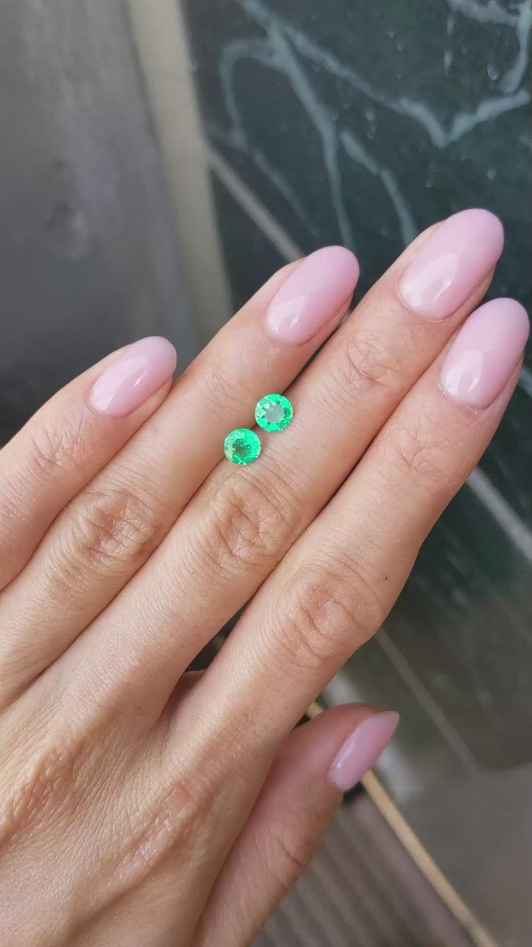 0.88&nbsp;Ct.Tw.Total Carat Weight Emerald Pair from Colombia Size Video