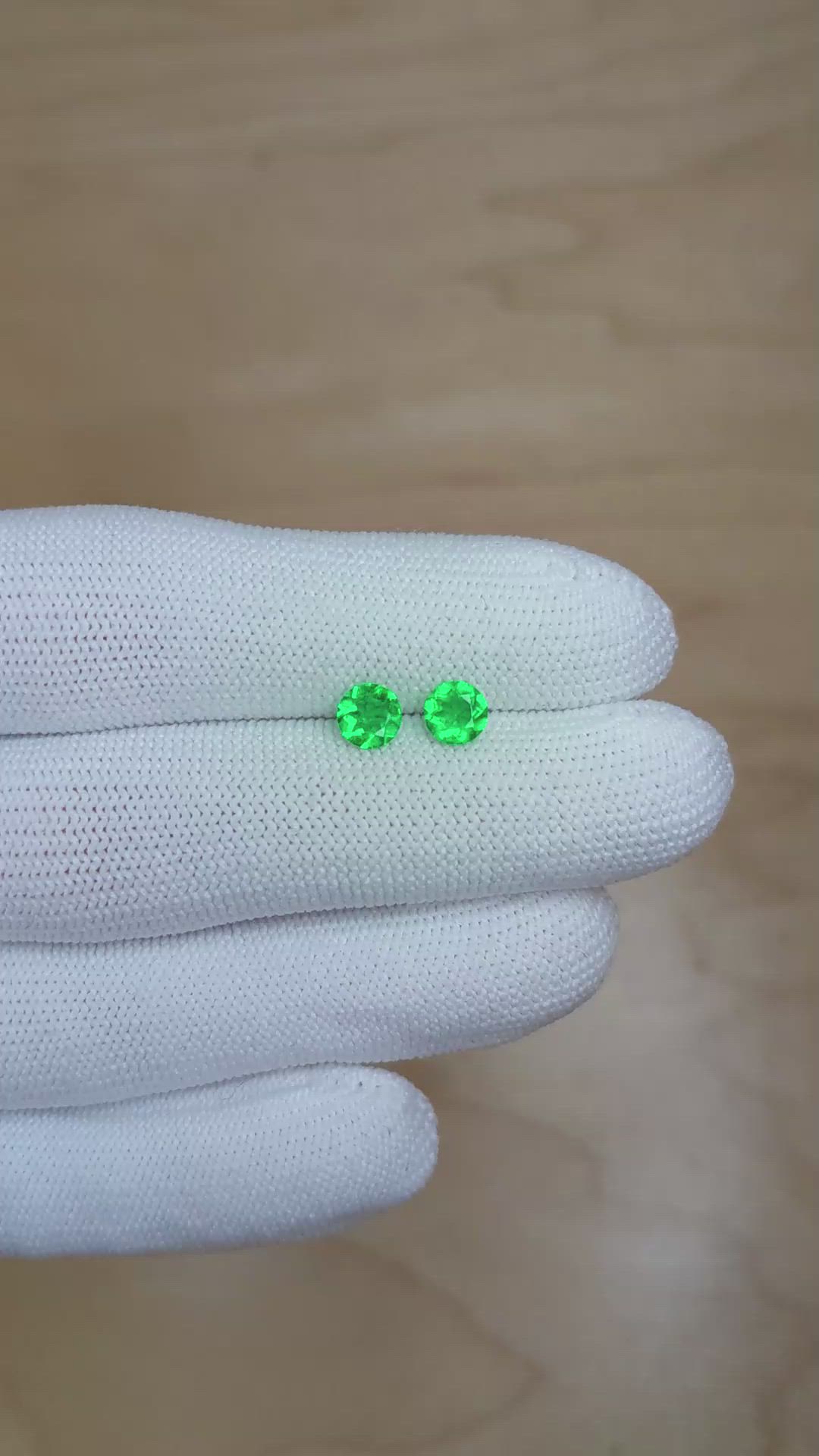 0.88&nbsp;Ct.Tw.Total Carat Weight Emerald Pair from Colombia Size Video