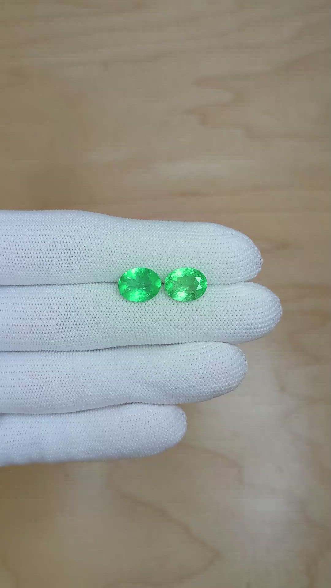 4.68&nbsp;Ct.Tw.Total Carat Weight Emerald Pair from Colombia Size Video