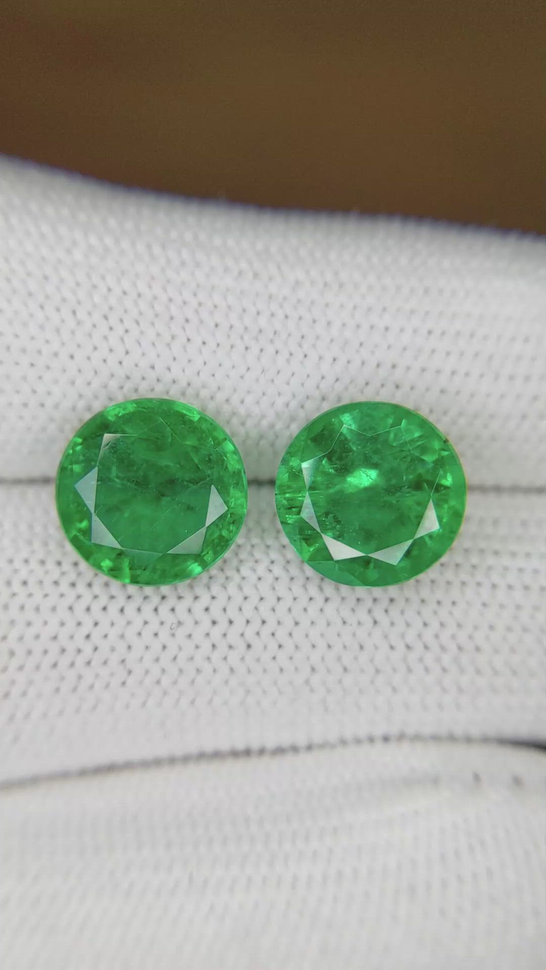 8.02&nbsp;Ct.Tw.Total Carat Weight Emerald Pair from Zambia Size Video