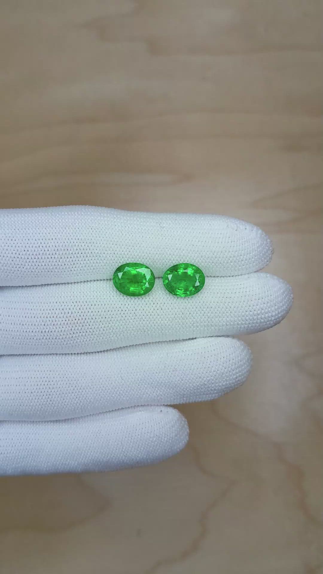 5.28&nbsp;Ct.Tw.Total Carat Weight Emerald Pair from Zambia Size Video