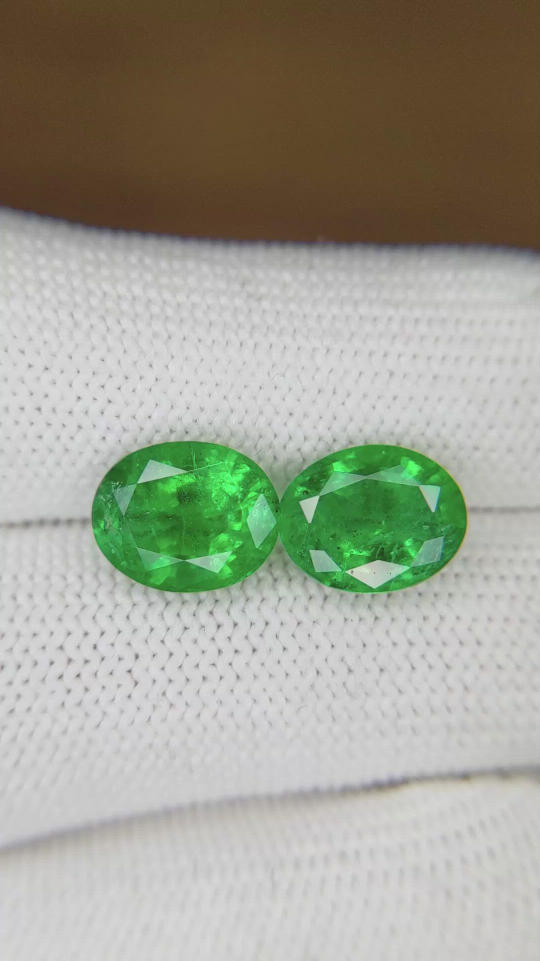 5.28&nbsp;Ct.Tw.Total Carat Weight Emerald Pair from Zambia Size Video
