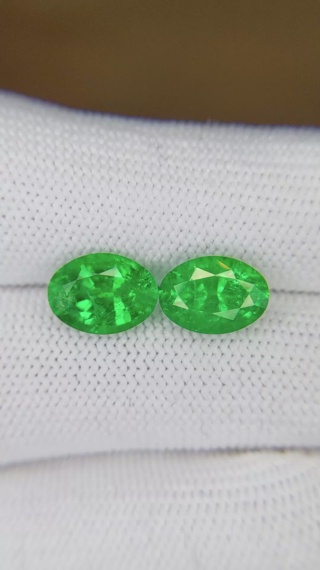4.57&nbsp;Ct.Tw.Total Carat Weight Emerald Pair from Ethiopia Size Video