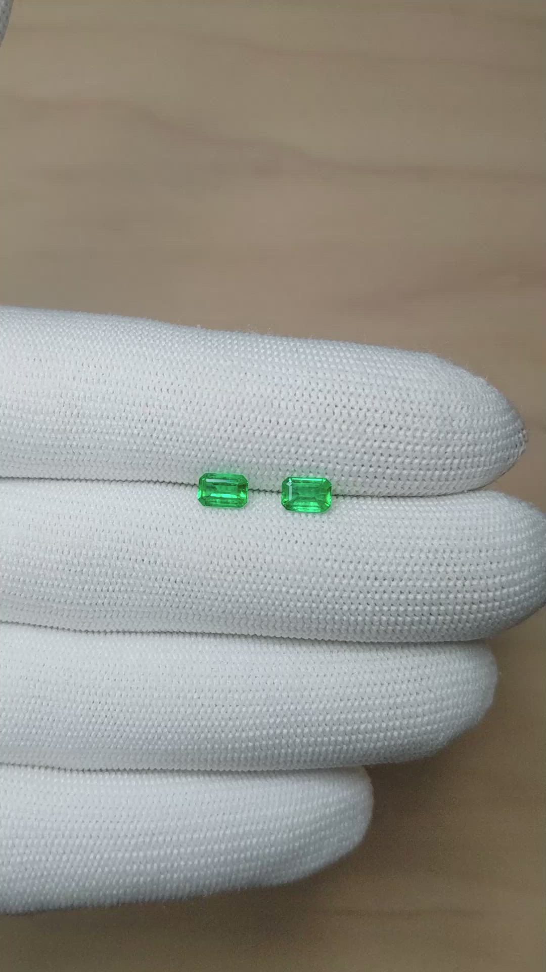 1.00&nbsp;Ct.Tw.Total Carat Weight Emerald Pair from Afghanistan Size Video