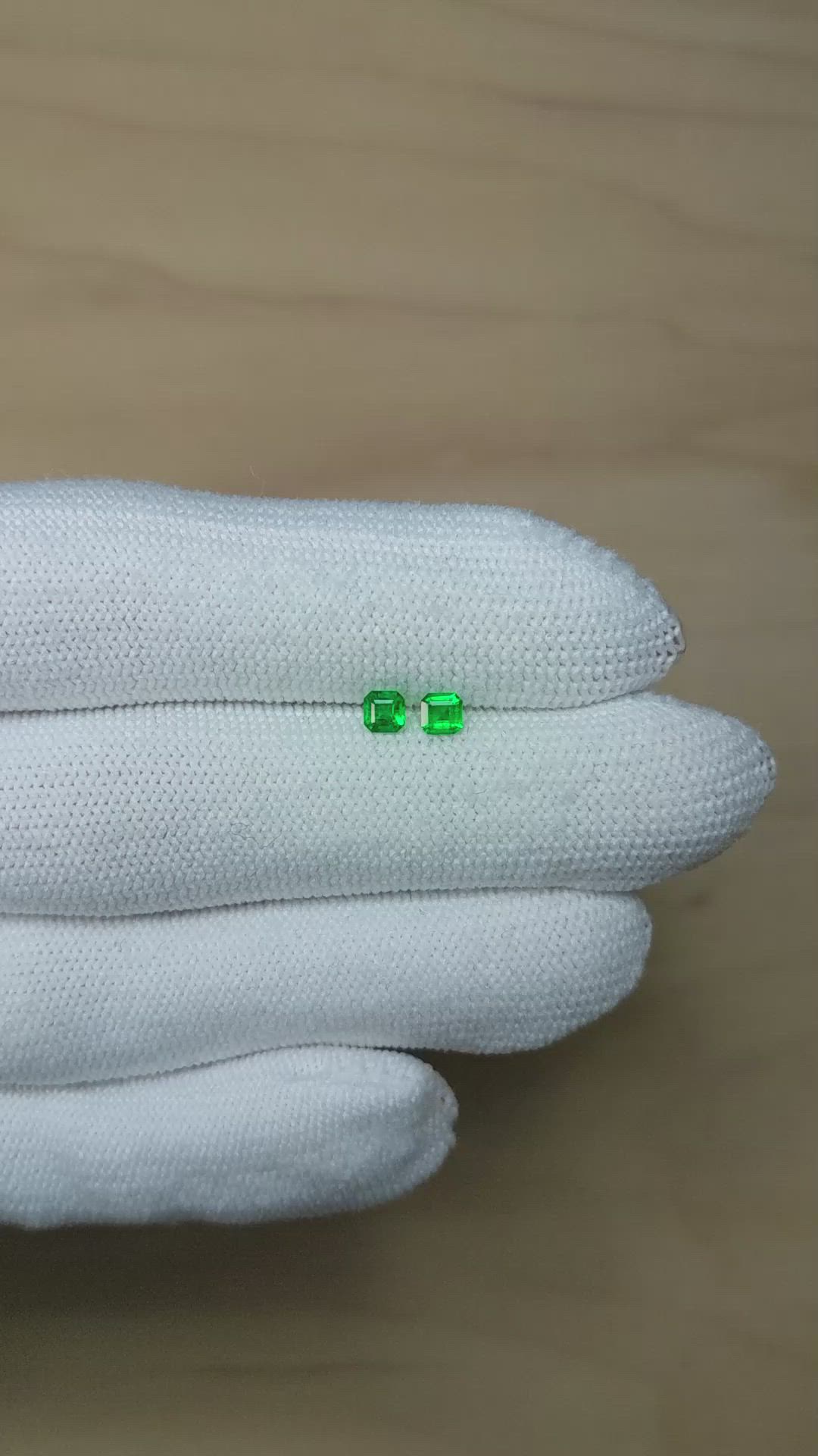 0.34&nbsp;Ct.Tw.Total Carat Weight Emerald Pair from Afghanistan Size Video