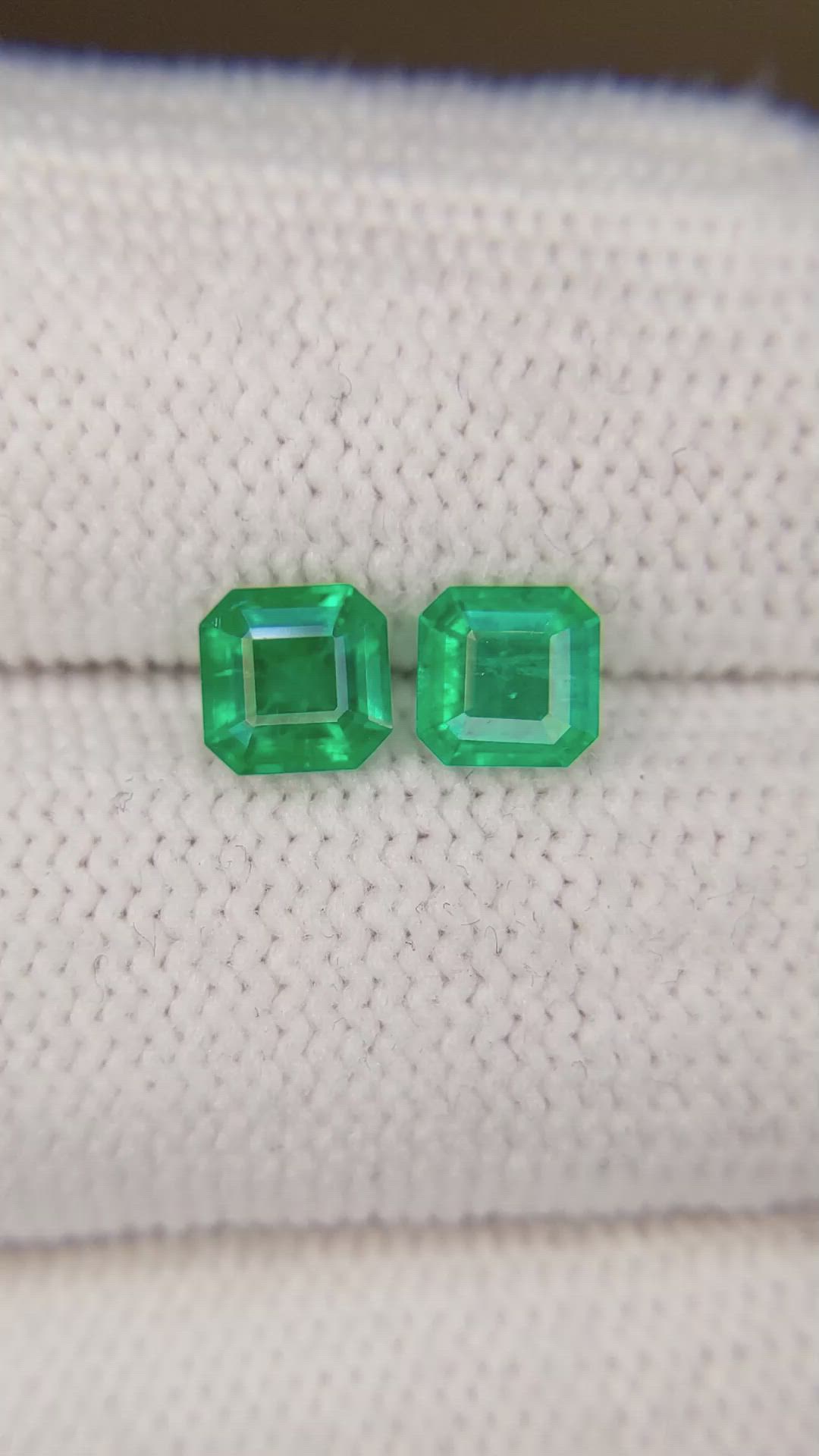 1.22&nbsp;Ct.Tw.Total Carat Weight Emerald Pair from Afghanistan Size Video