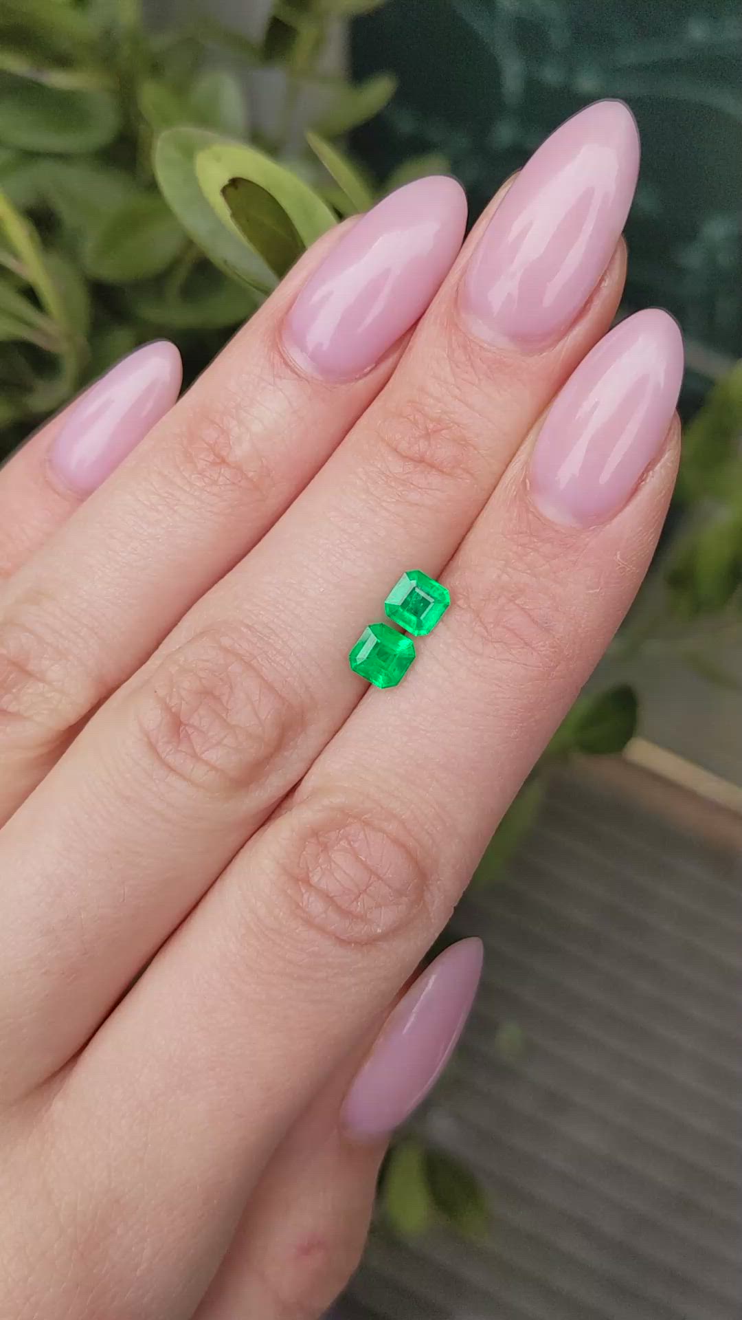 1.22&nbsp;Ct.Tw.Total Carat Weight Emerald Pair from Afghanistan Size Video