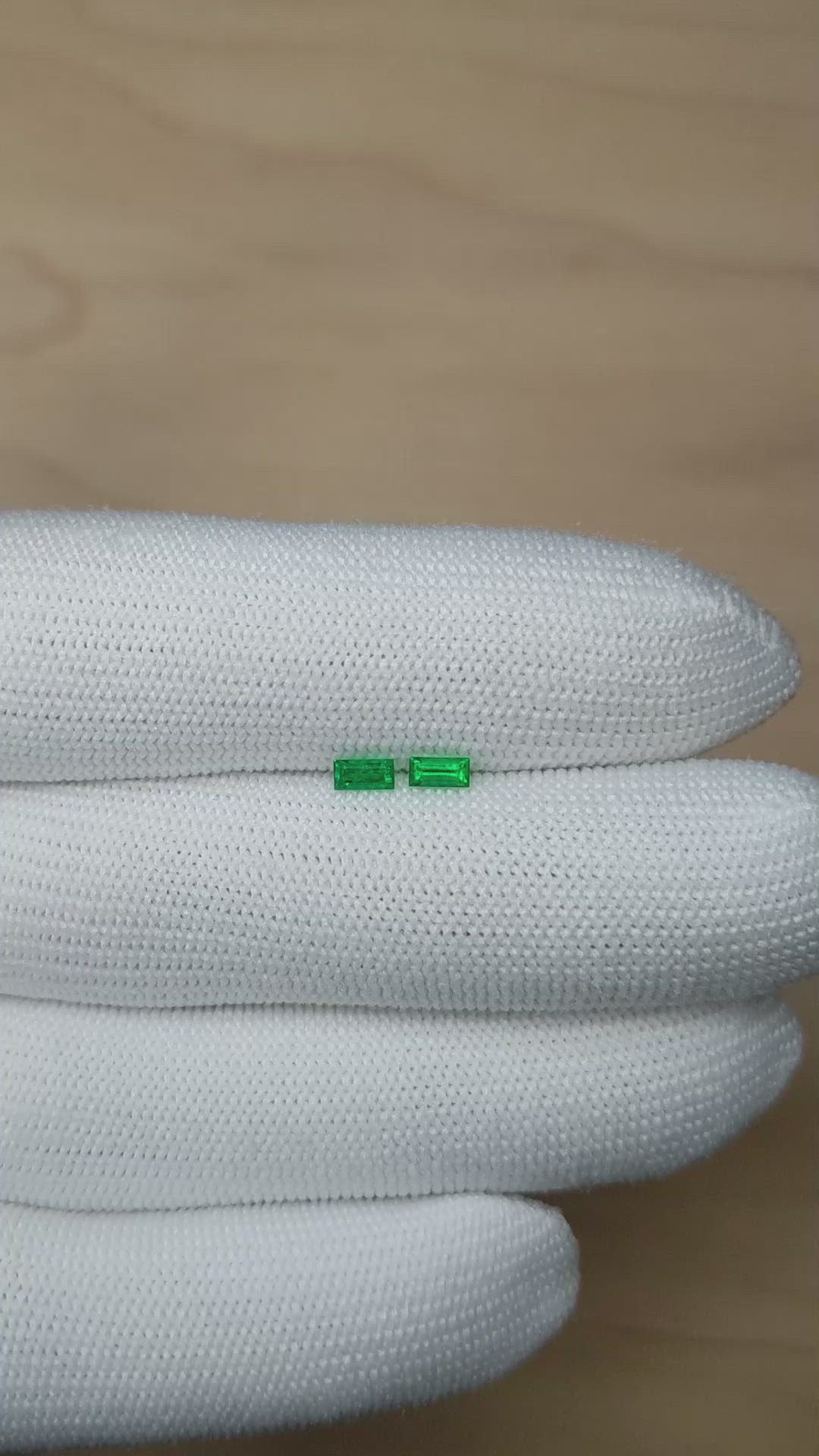 0.36&nbsp;Ct.Tw.Total Carat Weight Emerald Pair from Afghanistan Size Video