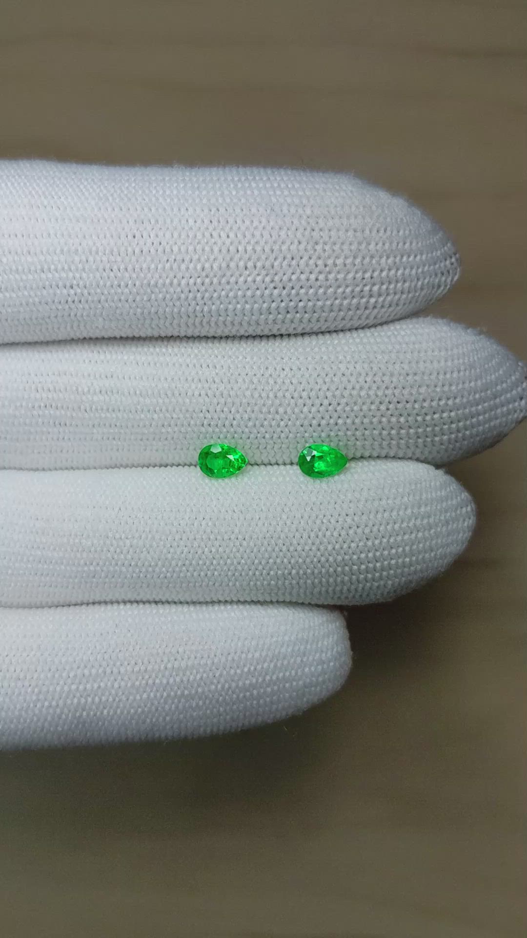0.71&nbsp;Ct.Tw.Total Carat Weight Emerald Pair from Afghanistan Size Video