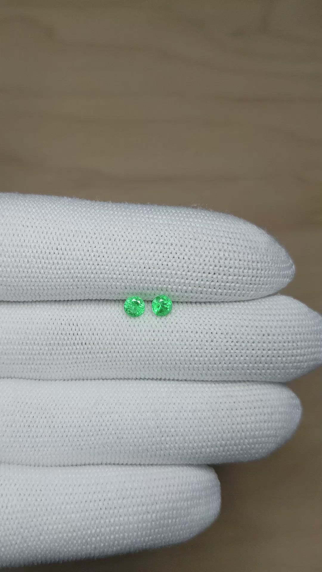 0.59&nbsp;Ct.Tw.Total Carat Weight Emerald Pair from Russia Size Video