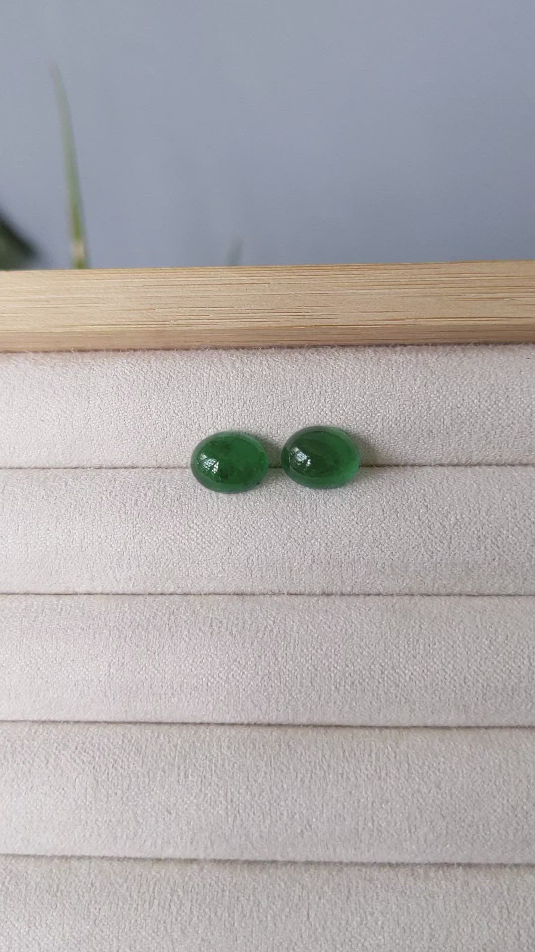 5.10&nbsp;Ct.Tw.Total Carat Weight Cabochon Emerald Pair from Zambia Size Video