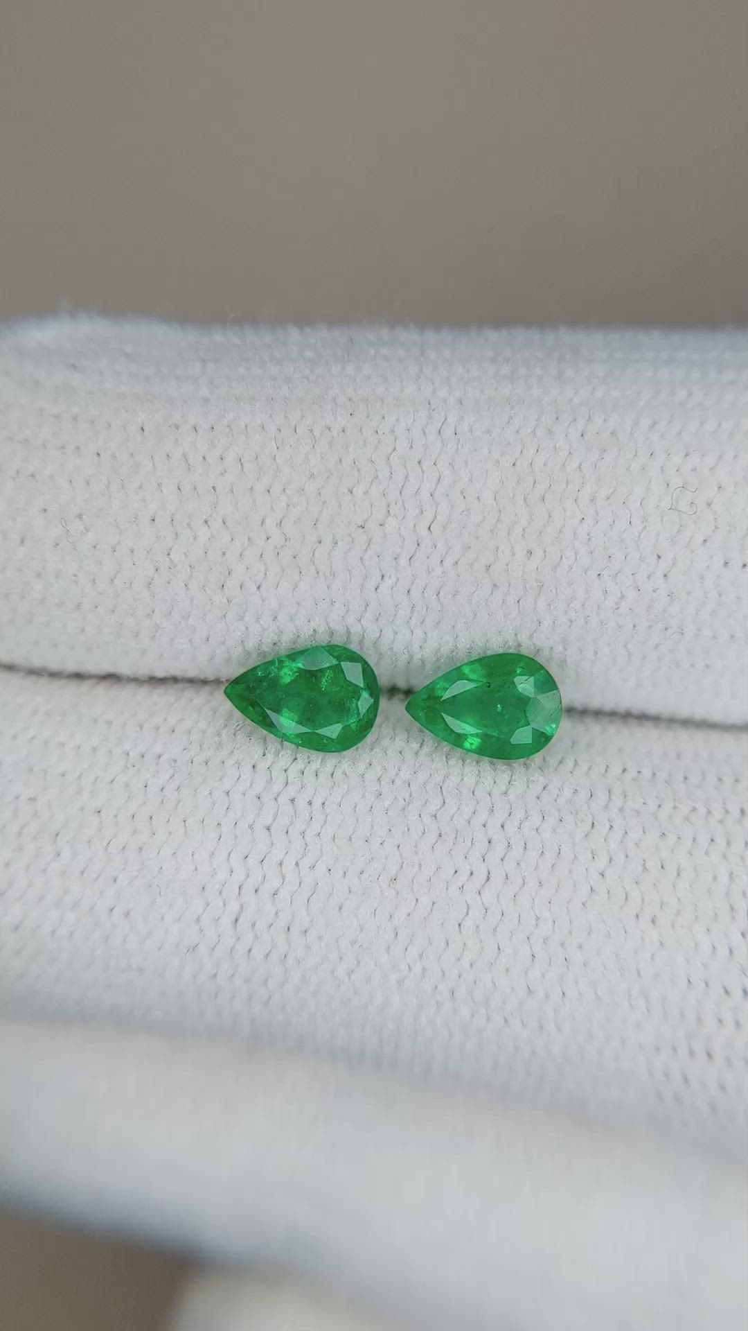 0.87&nbsp;Ct.Tw.Total Carat Weight Emerald Pair from Zambia Size Video