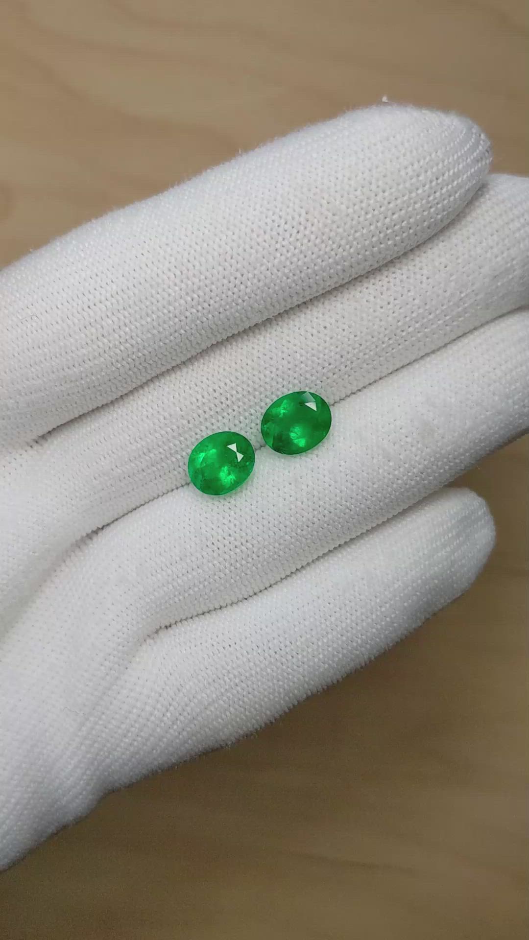 5.24&nbsp;Ct.Tw.Total Carat Weight Emerald Pair from Colombia Size Video