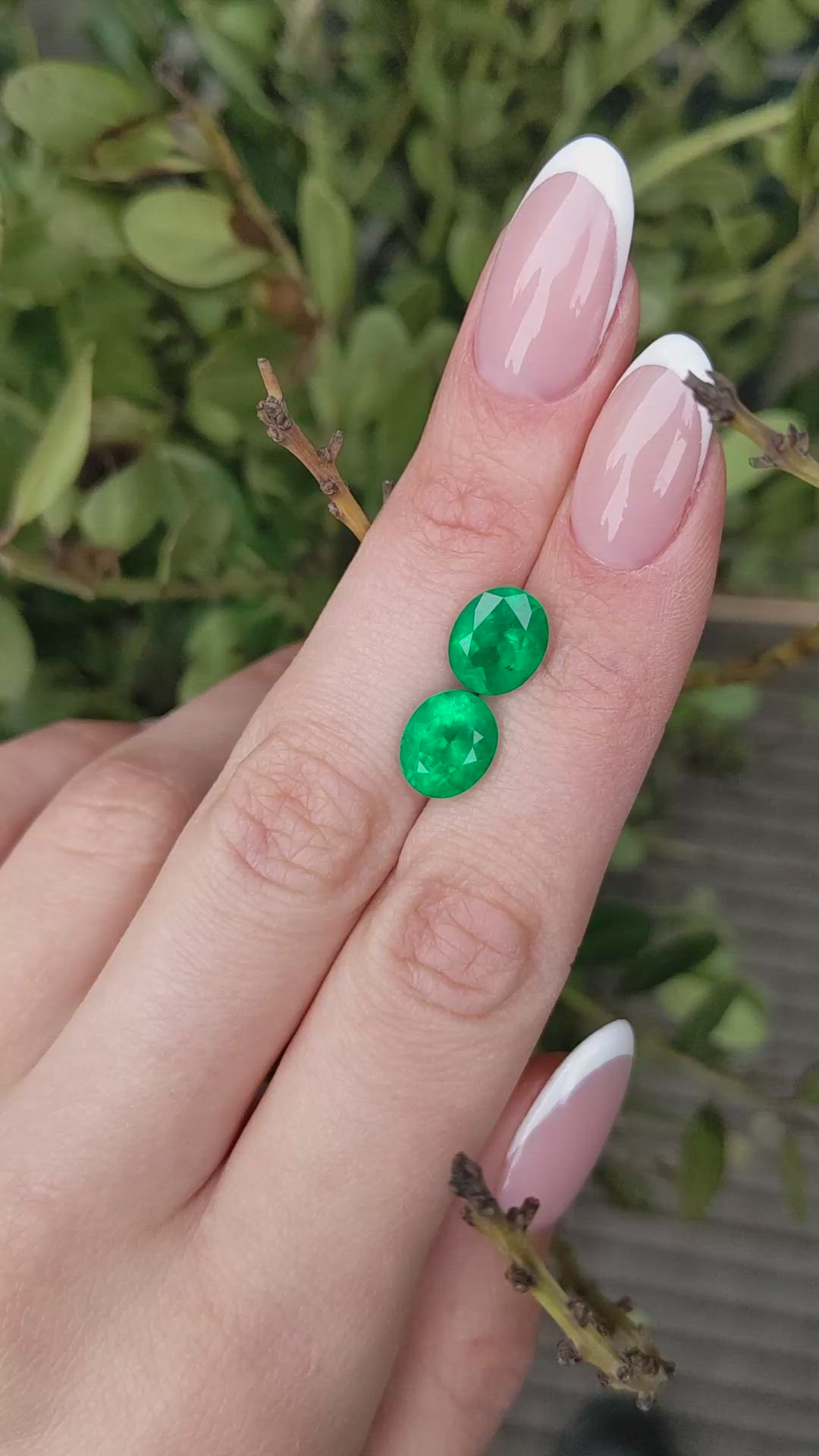 5.24&nbsp;Ct.Tw.Total Carat Weight Emerald Pair from Colombia Size Video