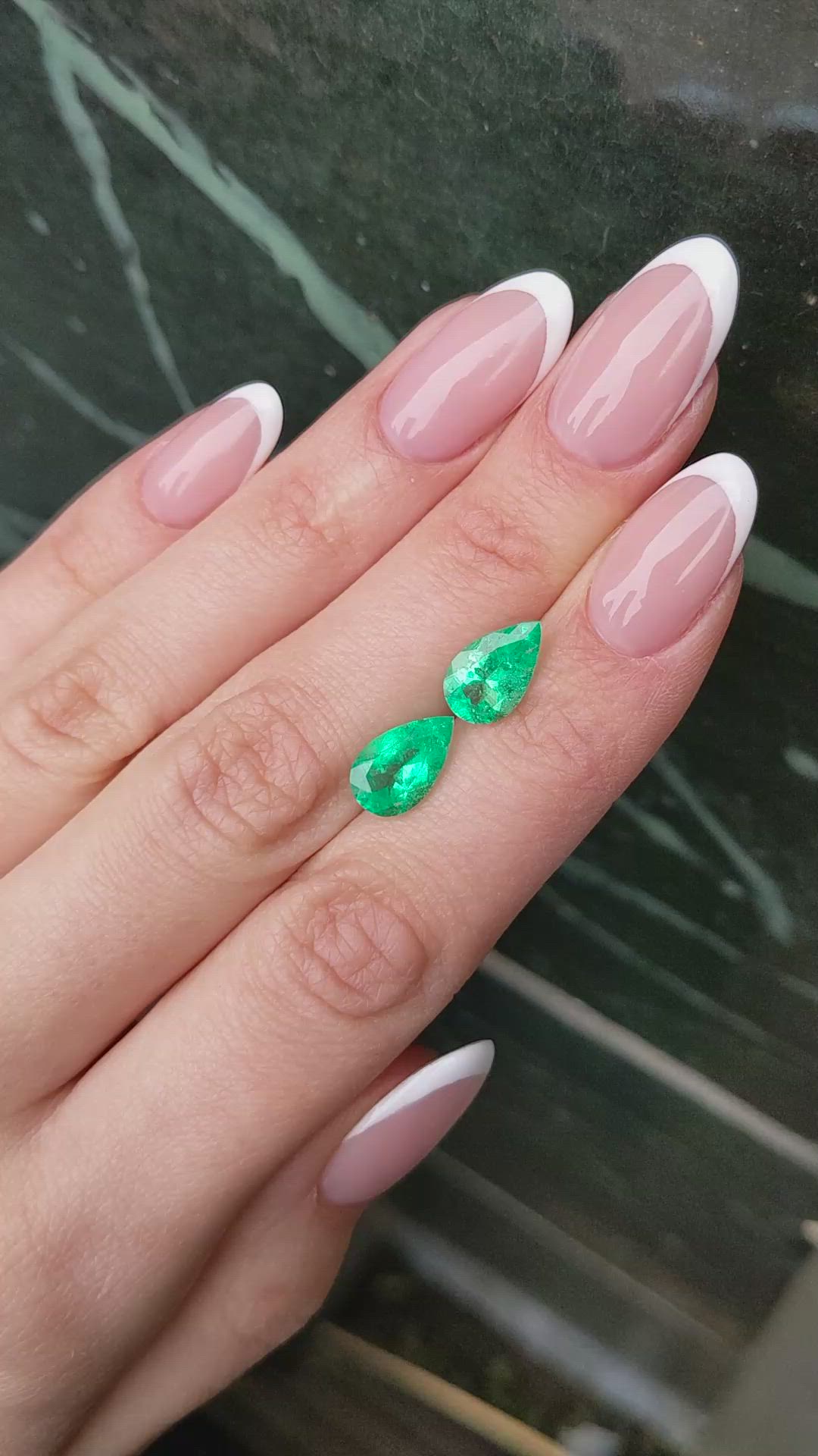 4.00&nbsp;Ct.Tw.Total Carat Weight Emerald Pair from Colombia Size Video