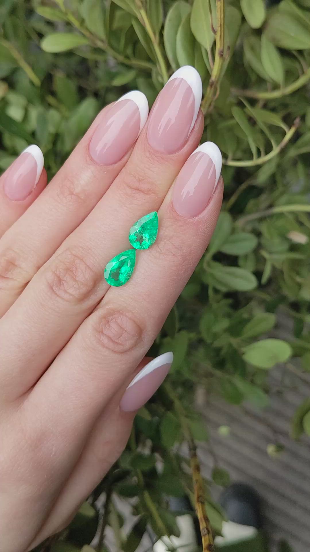 4.00&nbsp;Ct.Tw.Total Carat Weight Emerald Pair from Colombia Size Video