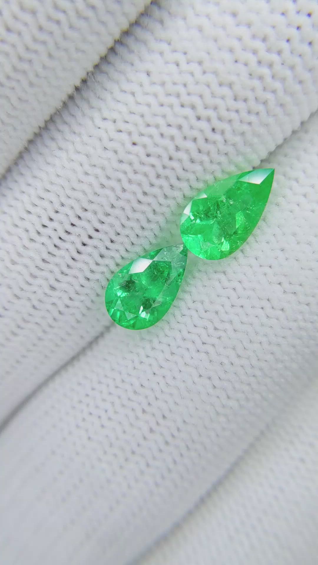 2.50&nbsp;Ct.Tw.Total Carat Weight Emerald Pair from Colombia Size Video