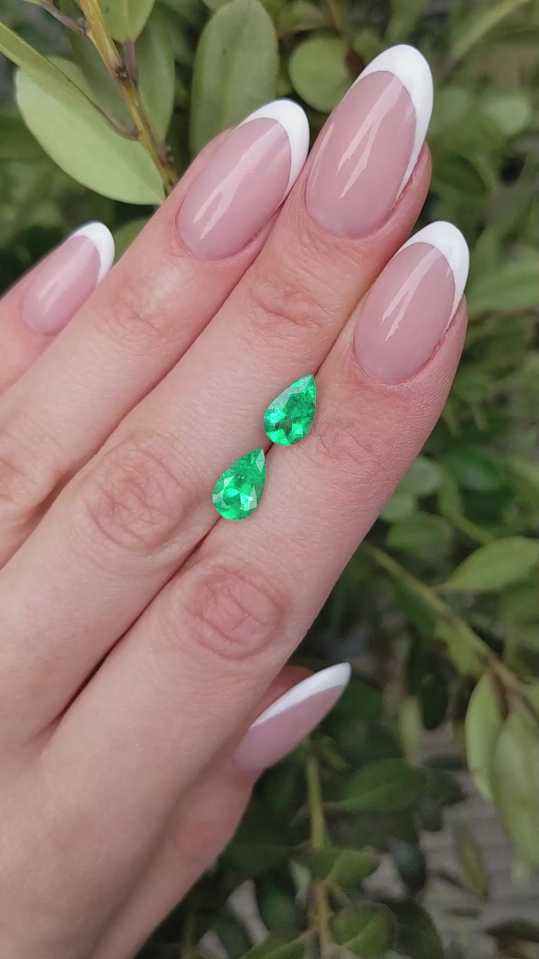 2.50&nbsp;Ct.Tw.Total Carat Weight Emerald Pair from Colombia Size Video