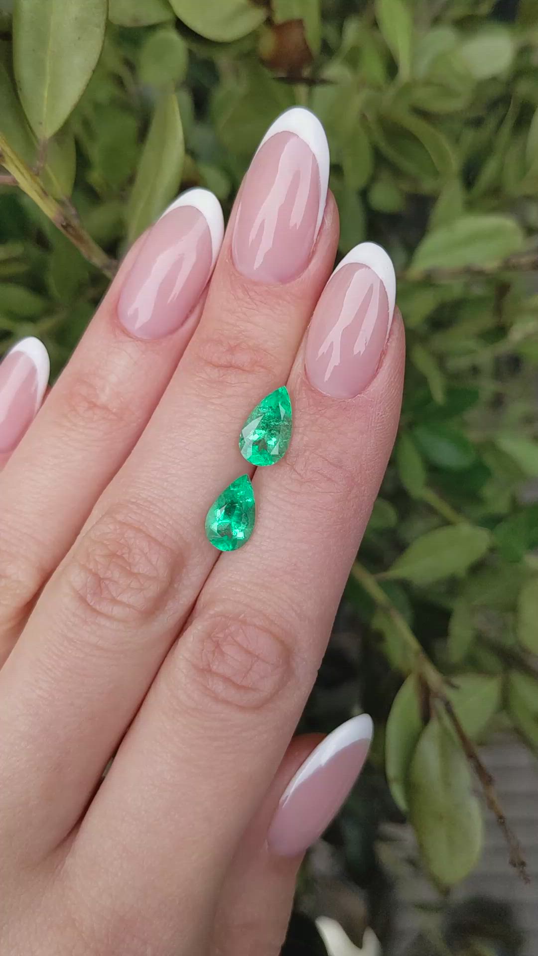3.05&nbsp;Ct.Tw.Total Carat Weight Emerald Pair from Colombia Size Video