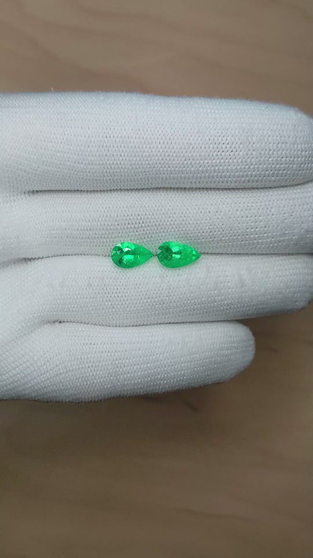 3.05&nbsp;Ct.Tw.Total Carat Weight Emerald Pair from Colombia Size Video