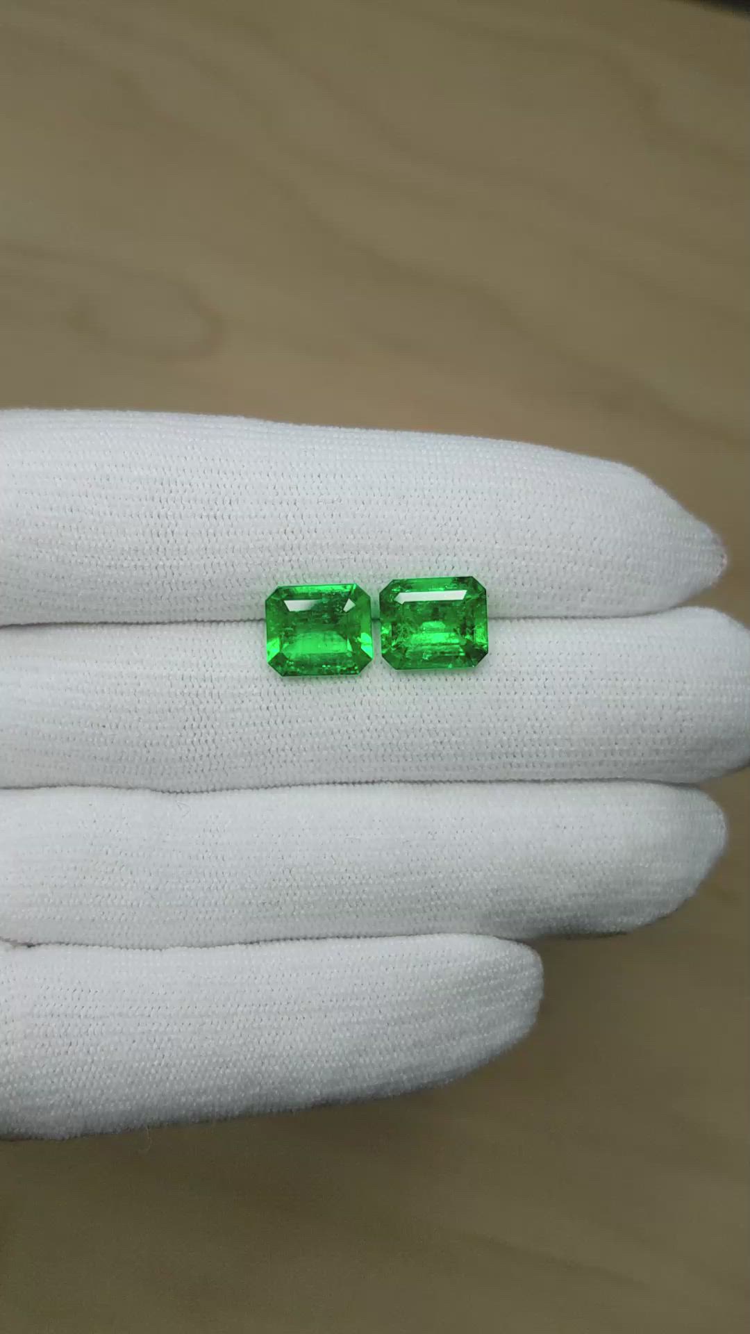 5.90&nbsp;Ct.Tw.Total Carat Weight Emerald Pair from Colombia - Muzo Size Video