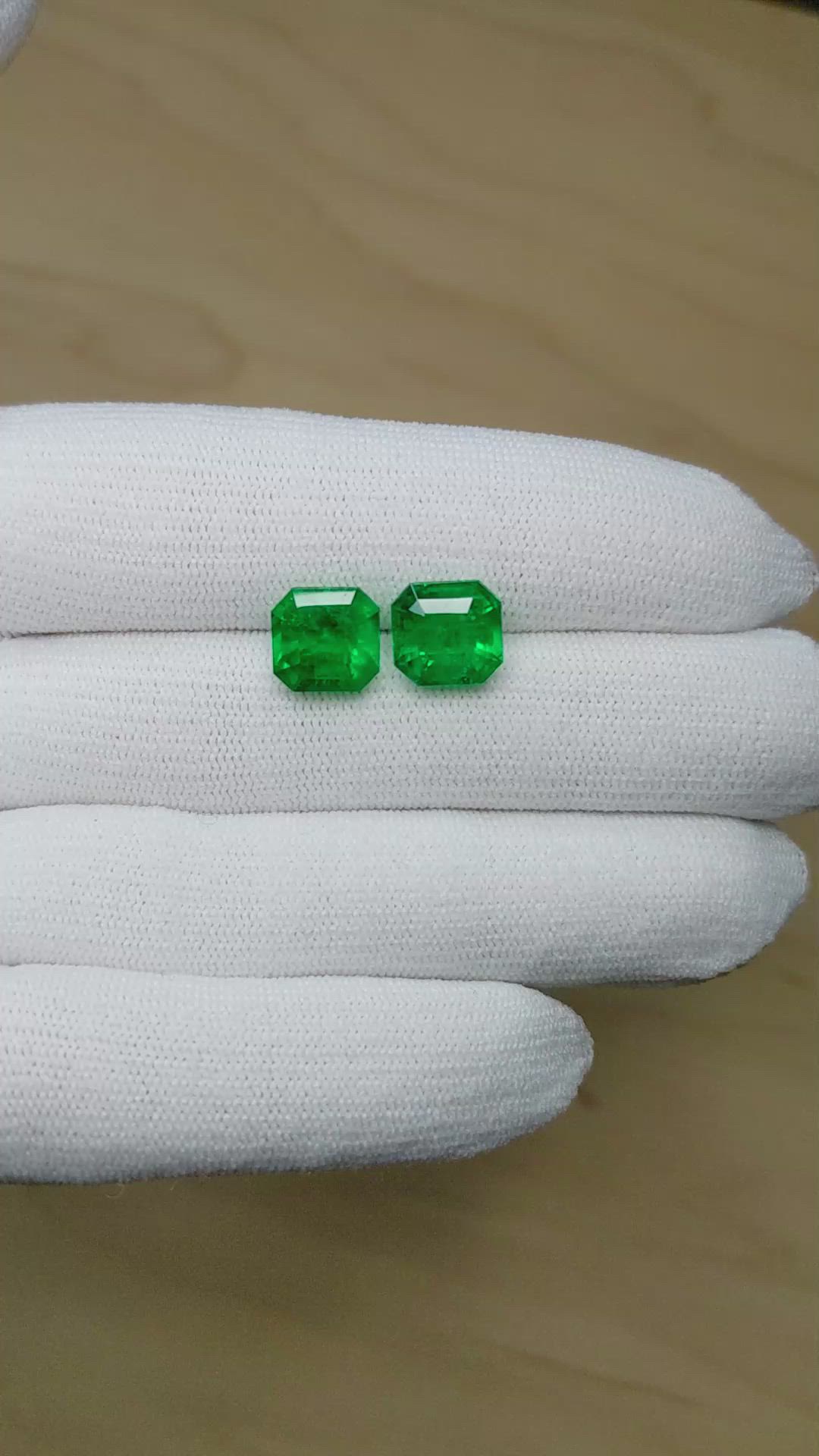 7.36&nbsp;Ct.Tw.Total Carat Weight Emerald Pair from Colombia Size Video