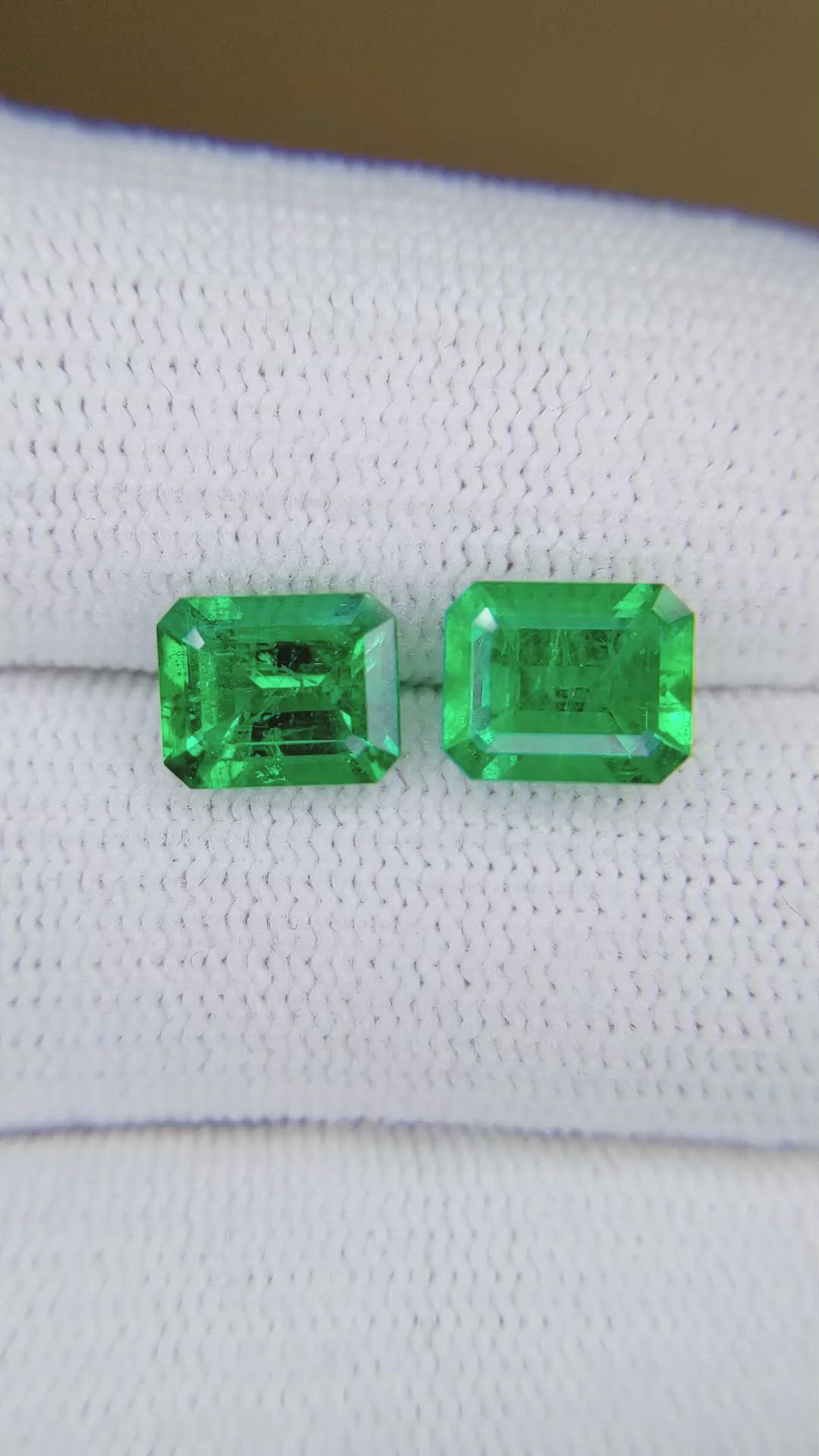 3.54&nbsp;Ct.Tw.Total Carat Weight Emerald Pair from Colombia Size Video