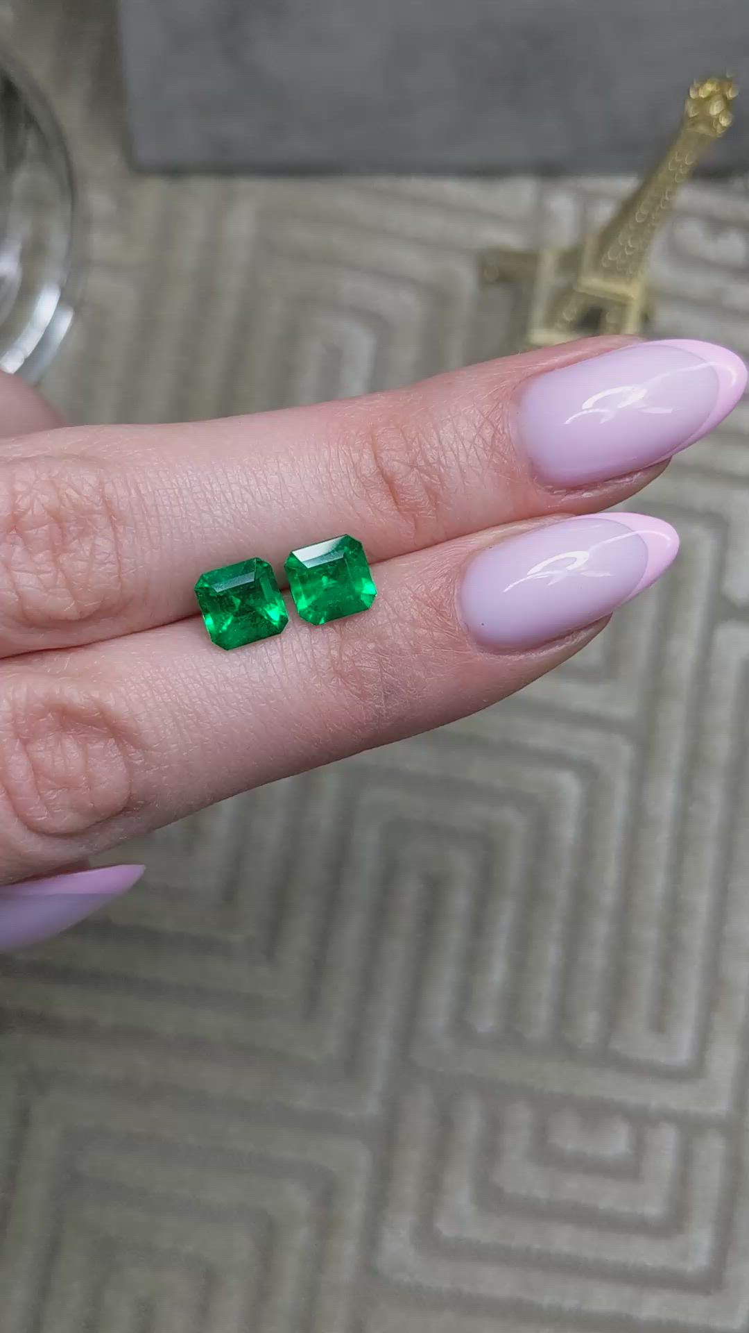 3.09&nbsp;Ct.Tw.Total Carat Weight Emerald Pair from Colombia - Muzo Size Video