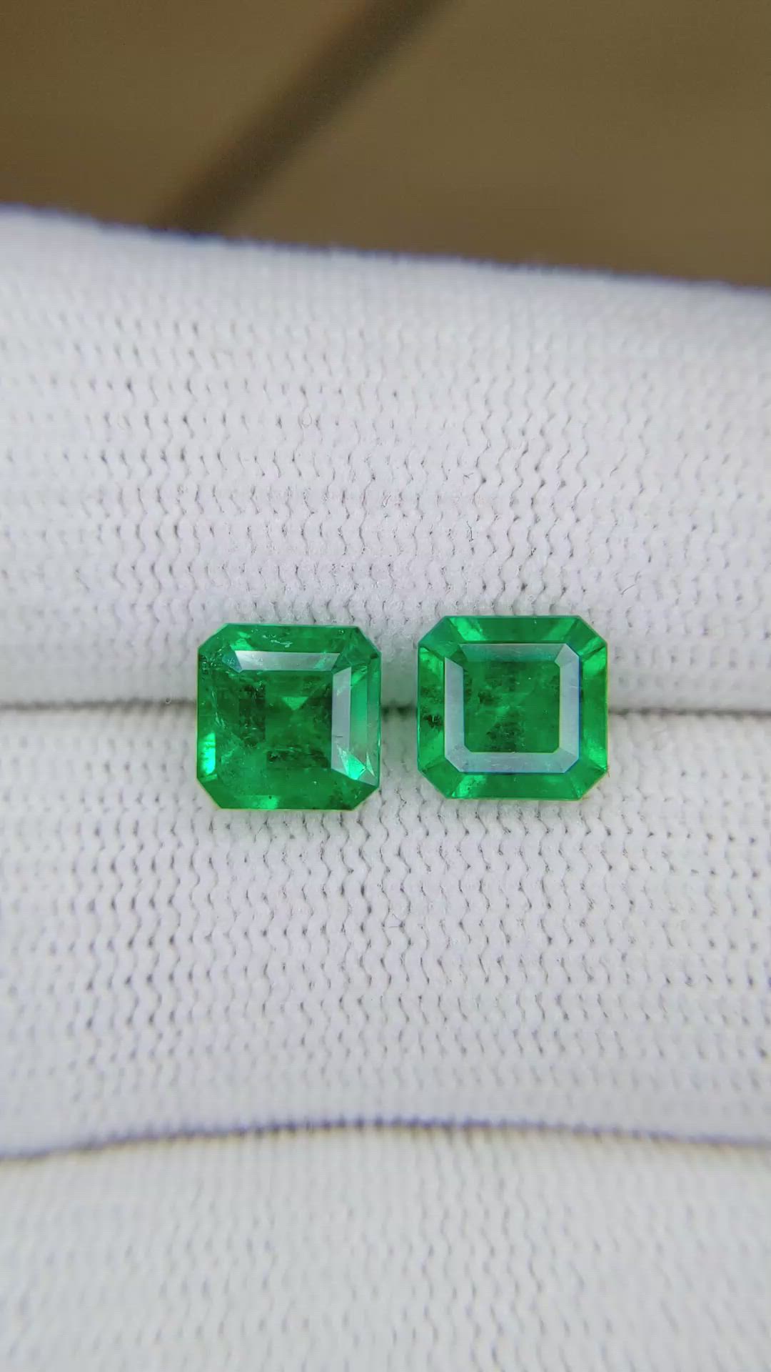 3.09&nbsp;Ct.Tw.Total Carat Weight Emerald Pair from Colombia - Muzo Size Video