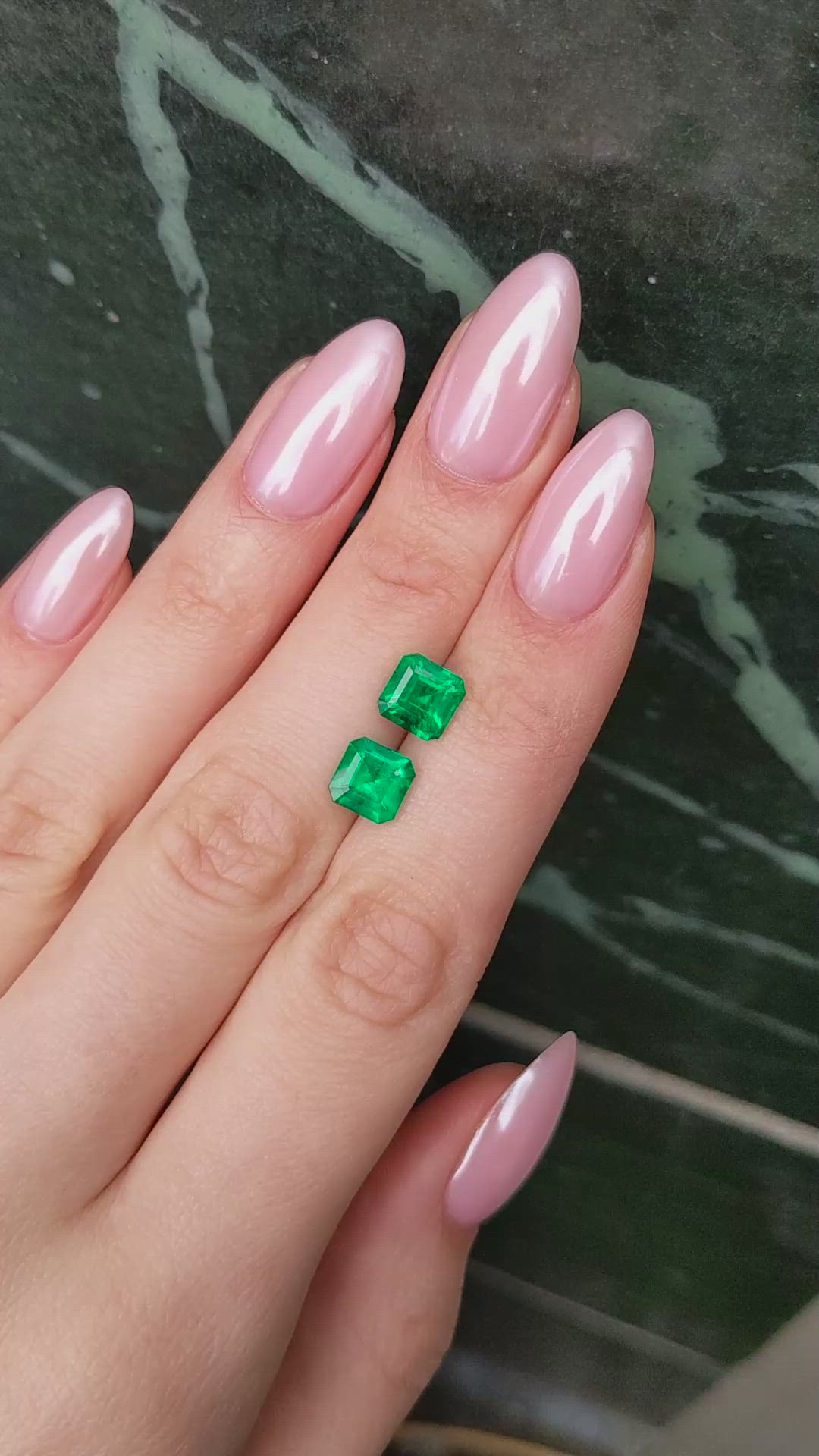 3.09&nbsp;Ct.Tw.Total Carat Weight Emerald Pair from Colombia - Muzo Size Video