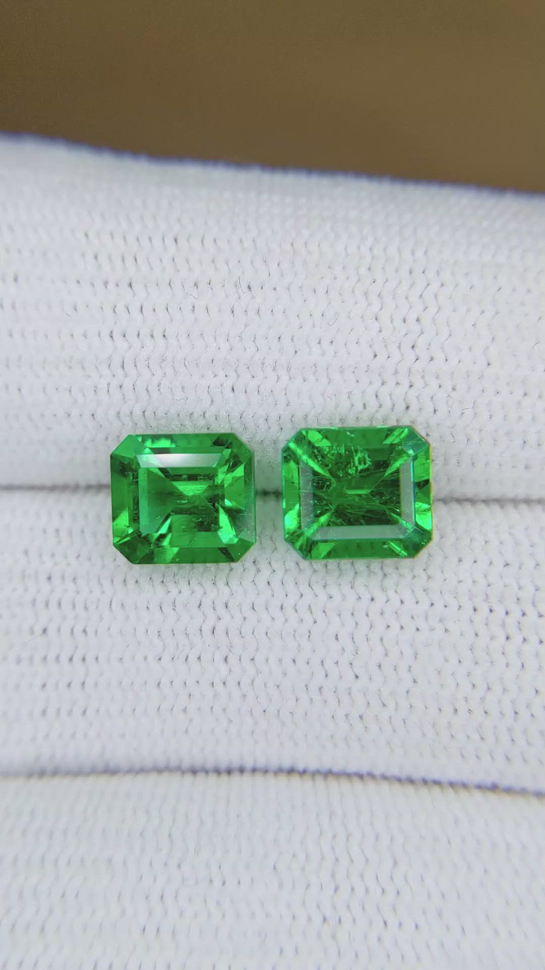 3.58&nbsp;Ct.Tw.Total Carat Weight Emerald Pair from Colombia - Muzo Size Video