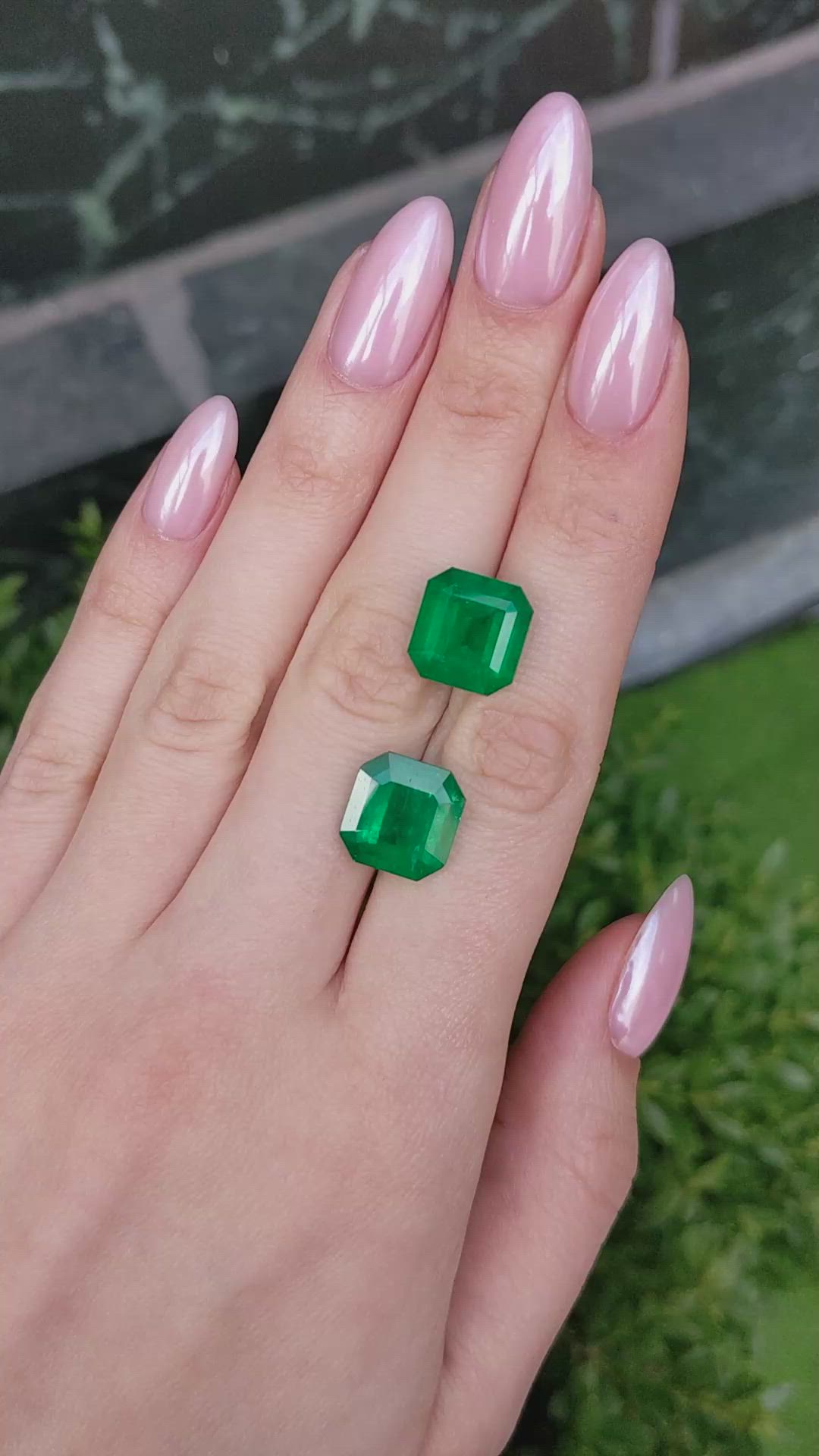 14.03&nbsp;Ct.Tw.Total Carat Weight Emerald Pair from Colombia - Muzo Size Video