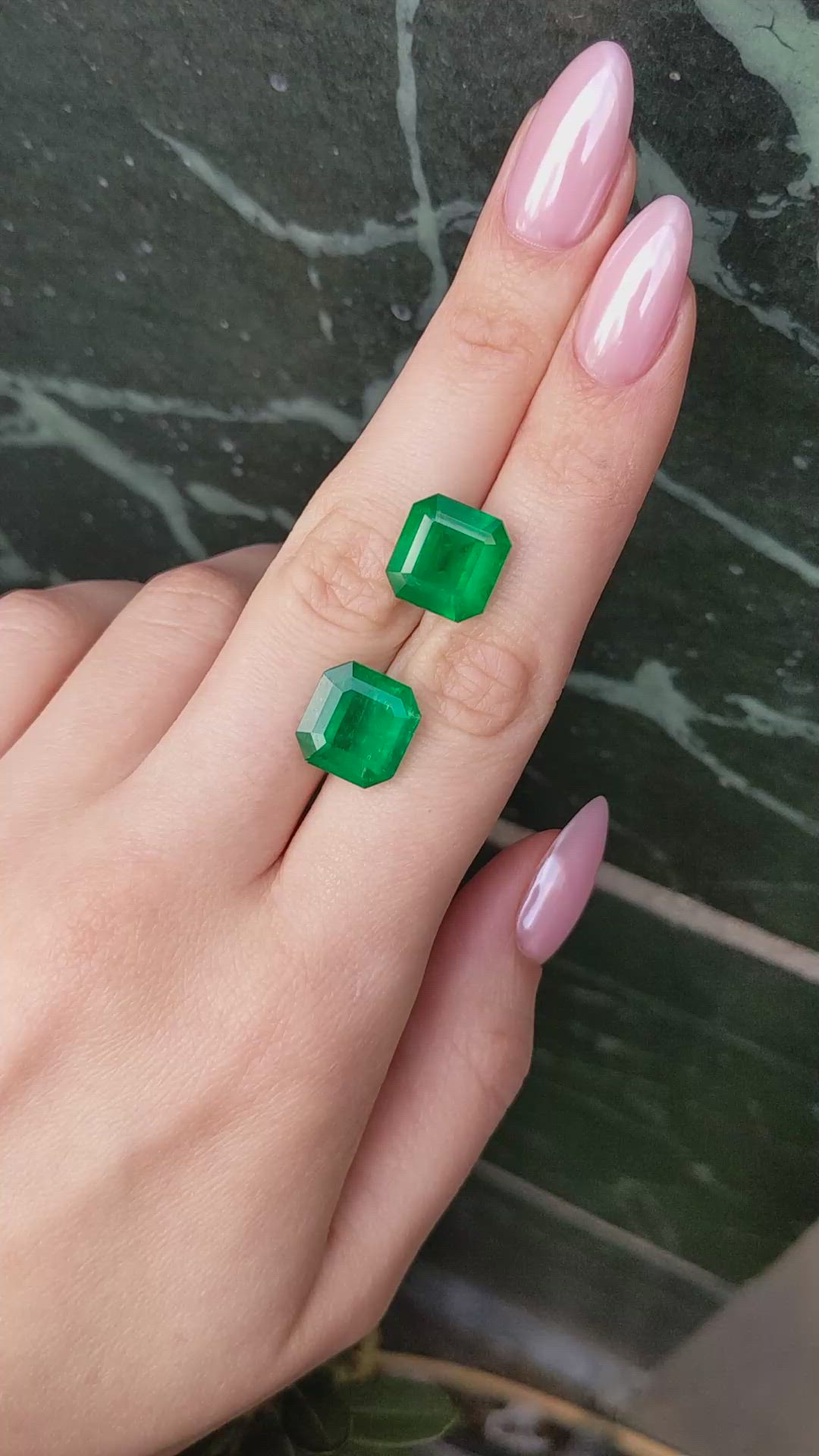 14.03&nbsp;Ct.Tw.Total Carat Weight Emerald Pair from Colombia - Muzo Size Video