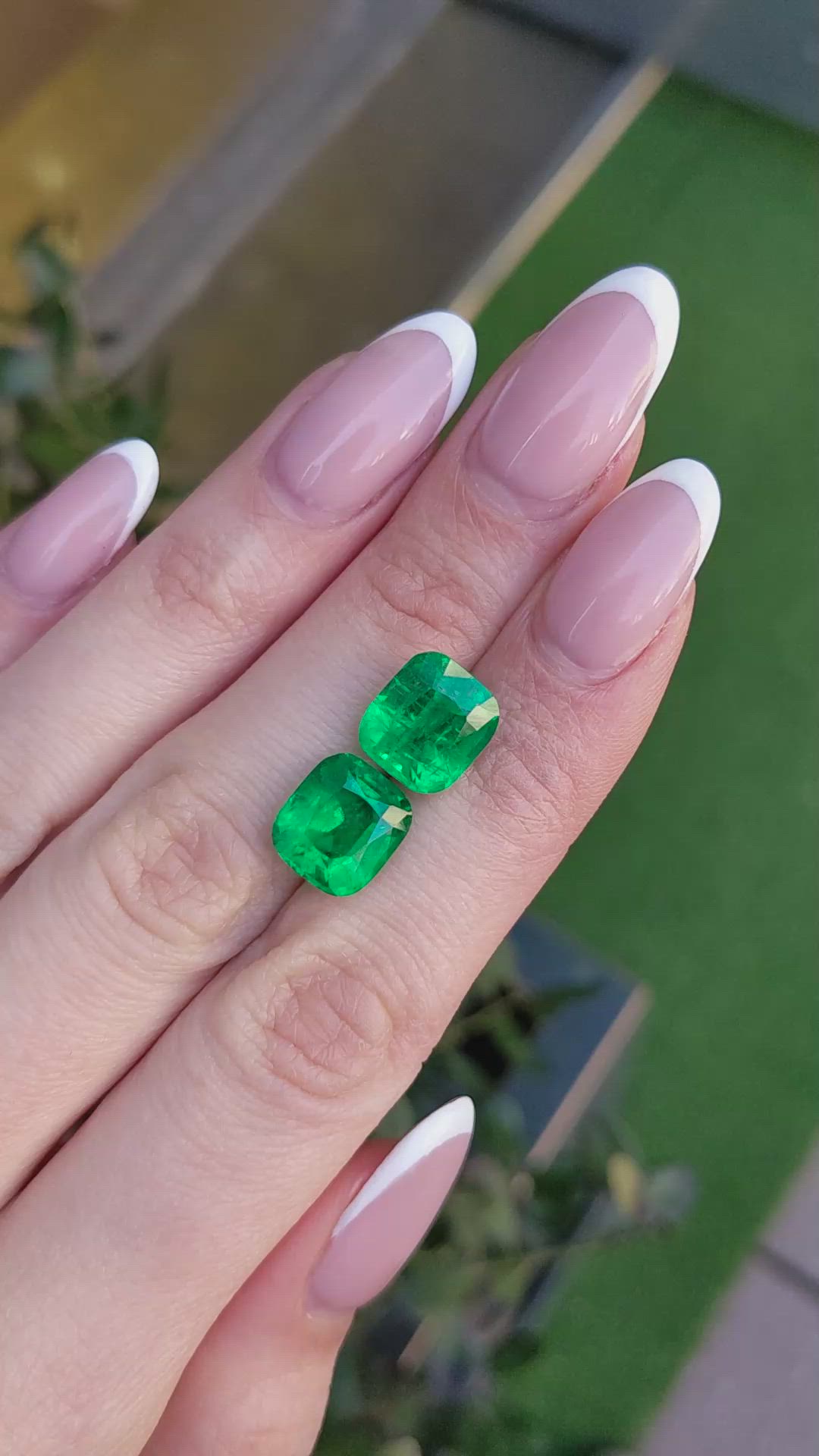 9.84&nbsp;Ct.Tw.Total Carat Weight Emerald Pair from Colombia - Muzo Size Video