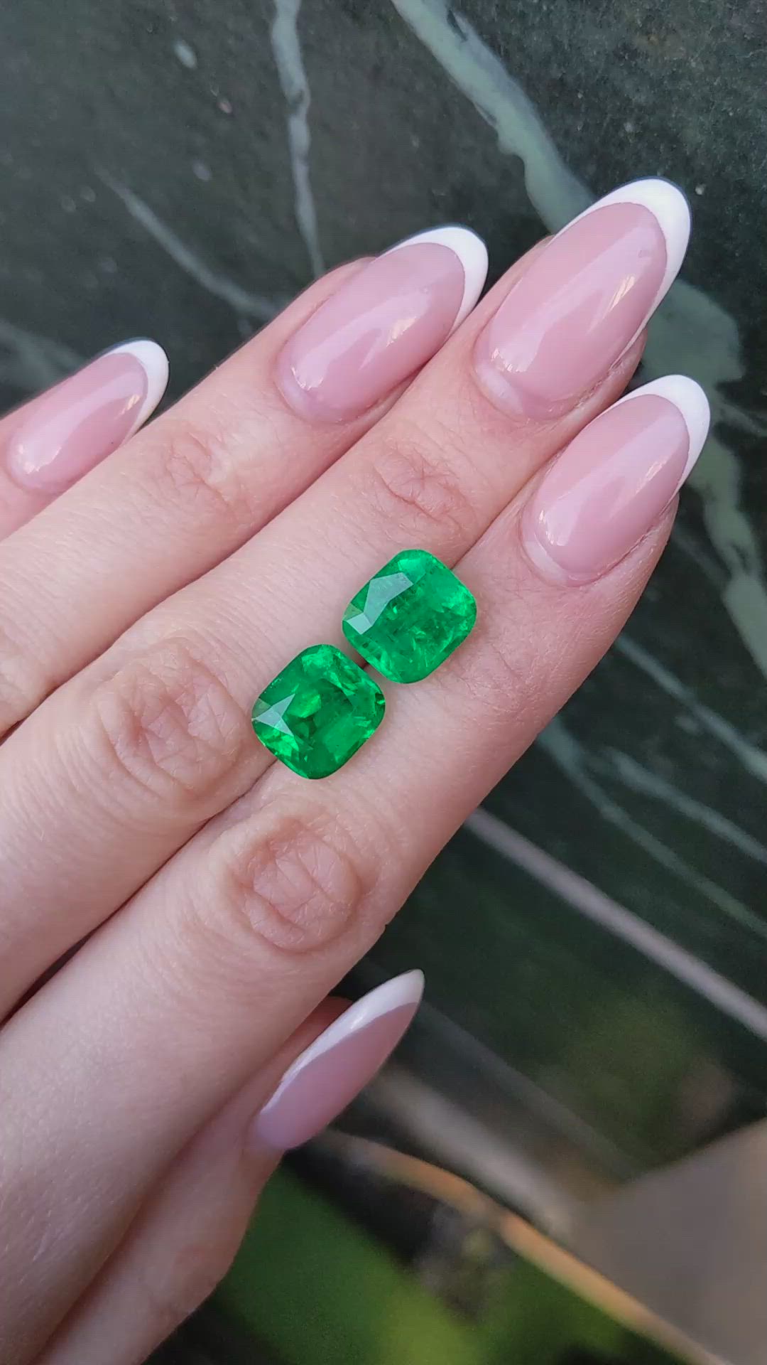 9.84&nbsp;Ct.Tw.Total Carat Weight Emerald Pair from Colombia - Muzo Size Video