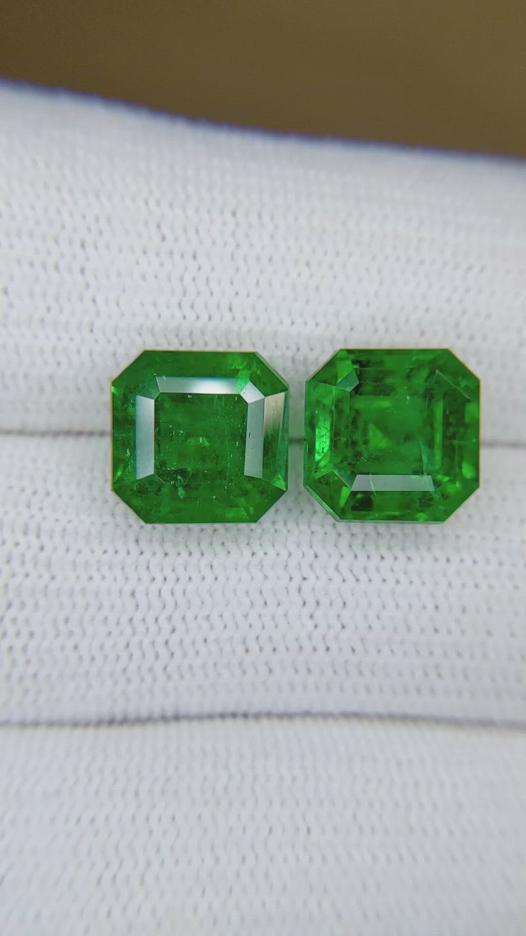 9.33&nbsp;Ct.Tw.Total Carat Weight Emerald Pair from Zambia Size Video