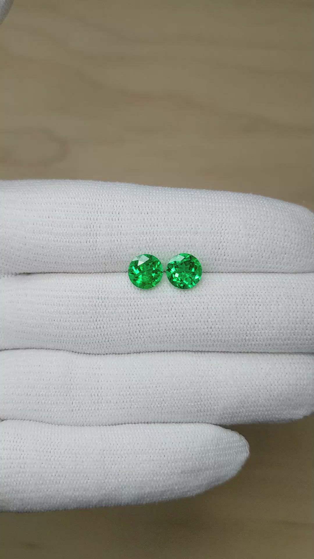 2.86&nbsp;Ct.Tw.Total Carat Weight Emerald Pair from Zambia Size Video