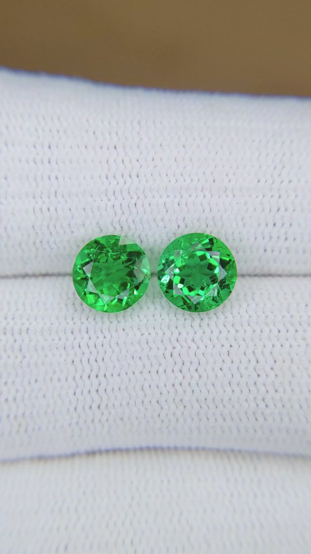 2.86&nbsp;Ct.Tw.Total Carat Weight Emerald Pair from Zambia Size Video