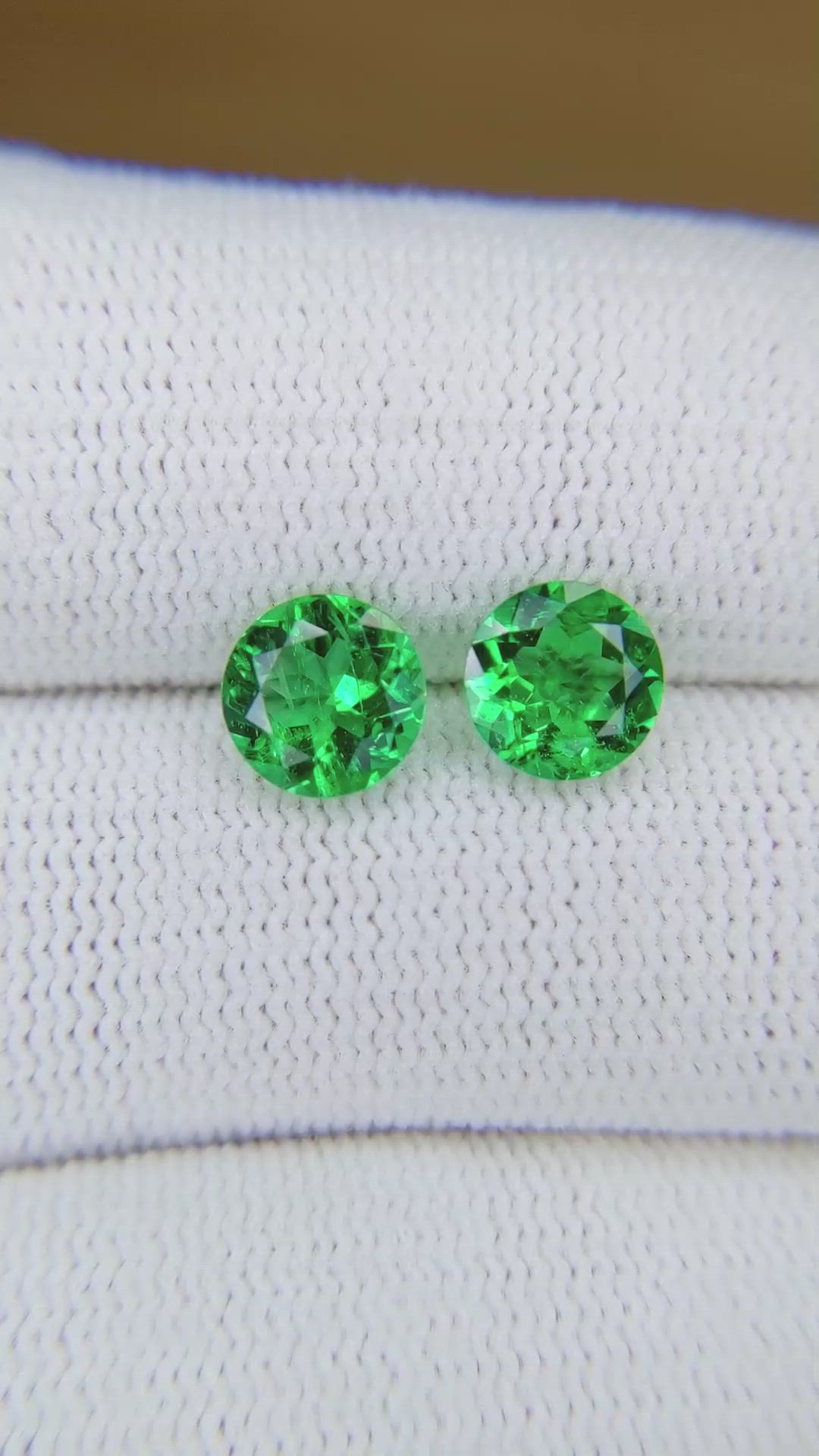 2.11&nbsp;Ct.Tw.Total Carat Weight Emerald Pair from Zambia Size Video