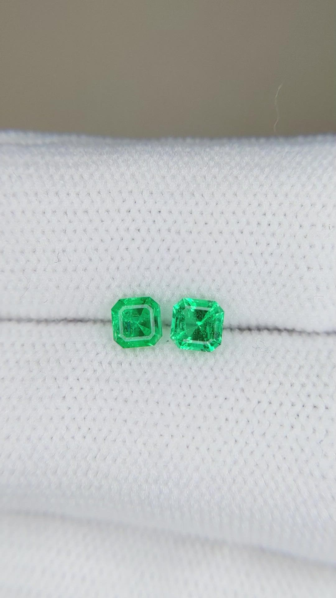 0.49&nbsp;Ct.Tw.Total Carat Weight Emerald Pair from Zambia Size Video