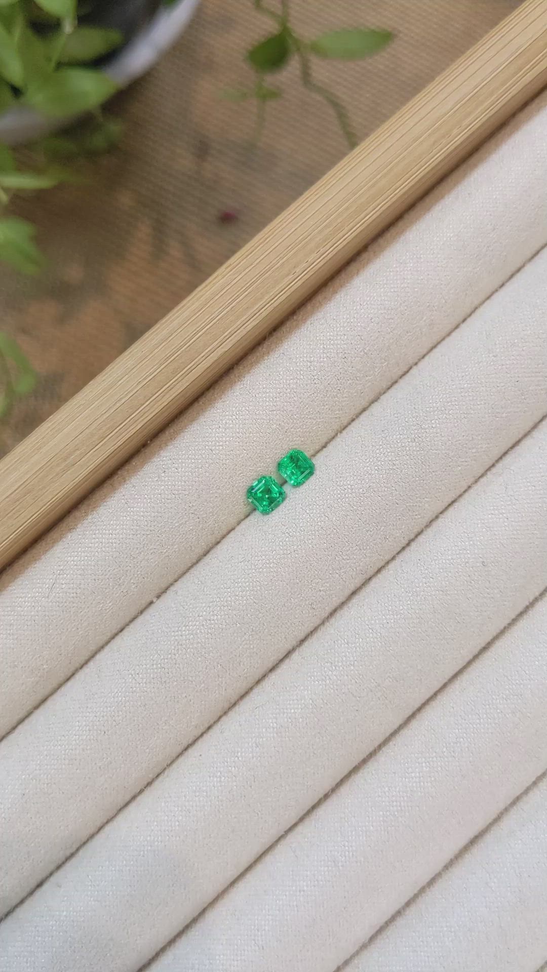 0.49&nbsp;Ct.Tw.Total Carat Weight Emerald Pair from Zambia Size Video