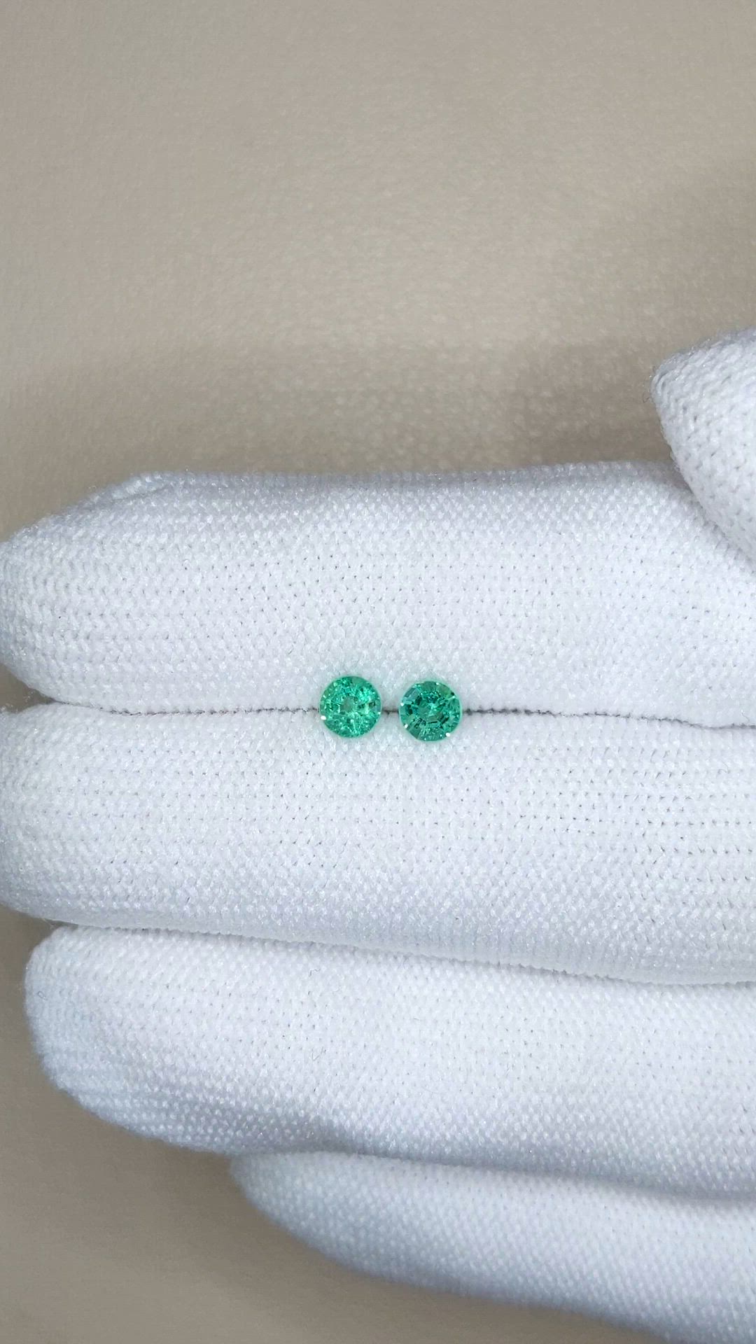 0.49&nbsp;Ct.Tw.Total Carat Weight Emerald Pair from Zambia Size Video