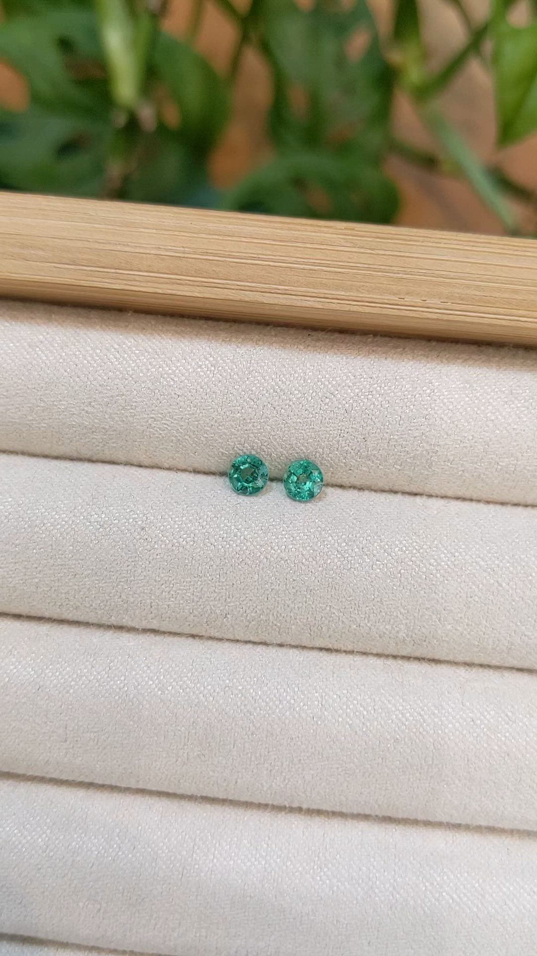 0.49&nbsp;Ct.Tw.Total Carat Weight Emerald Pair from Zambia Size Video