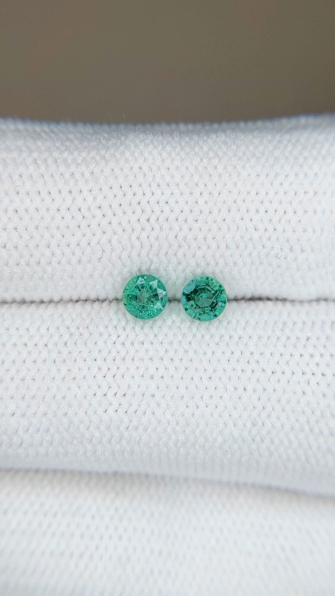0.49&nbsp;Ct.Tw.Total Carat Weight Emerald Pair from Zambia Size Video