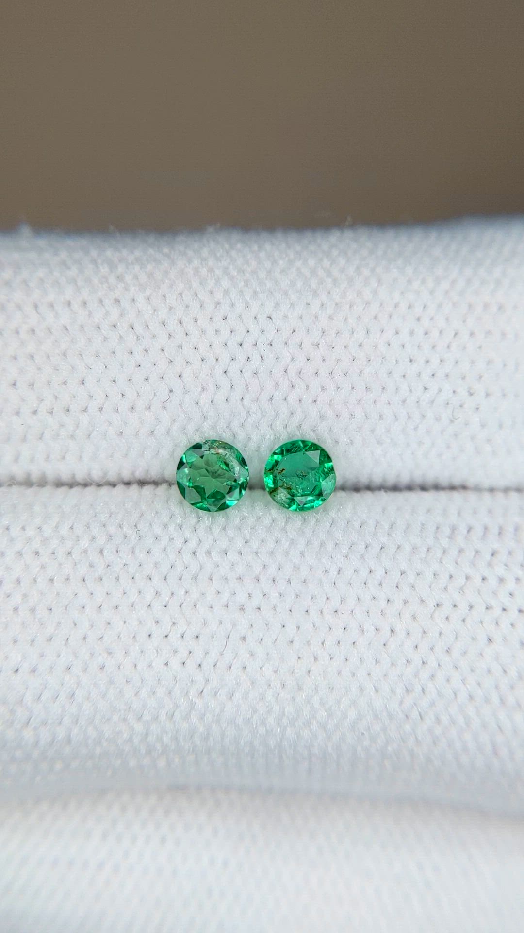 0.34&nbsp;Ct.Tw.Total Carat Weight Emerald Pair from Zambia Size Video