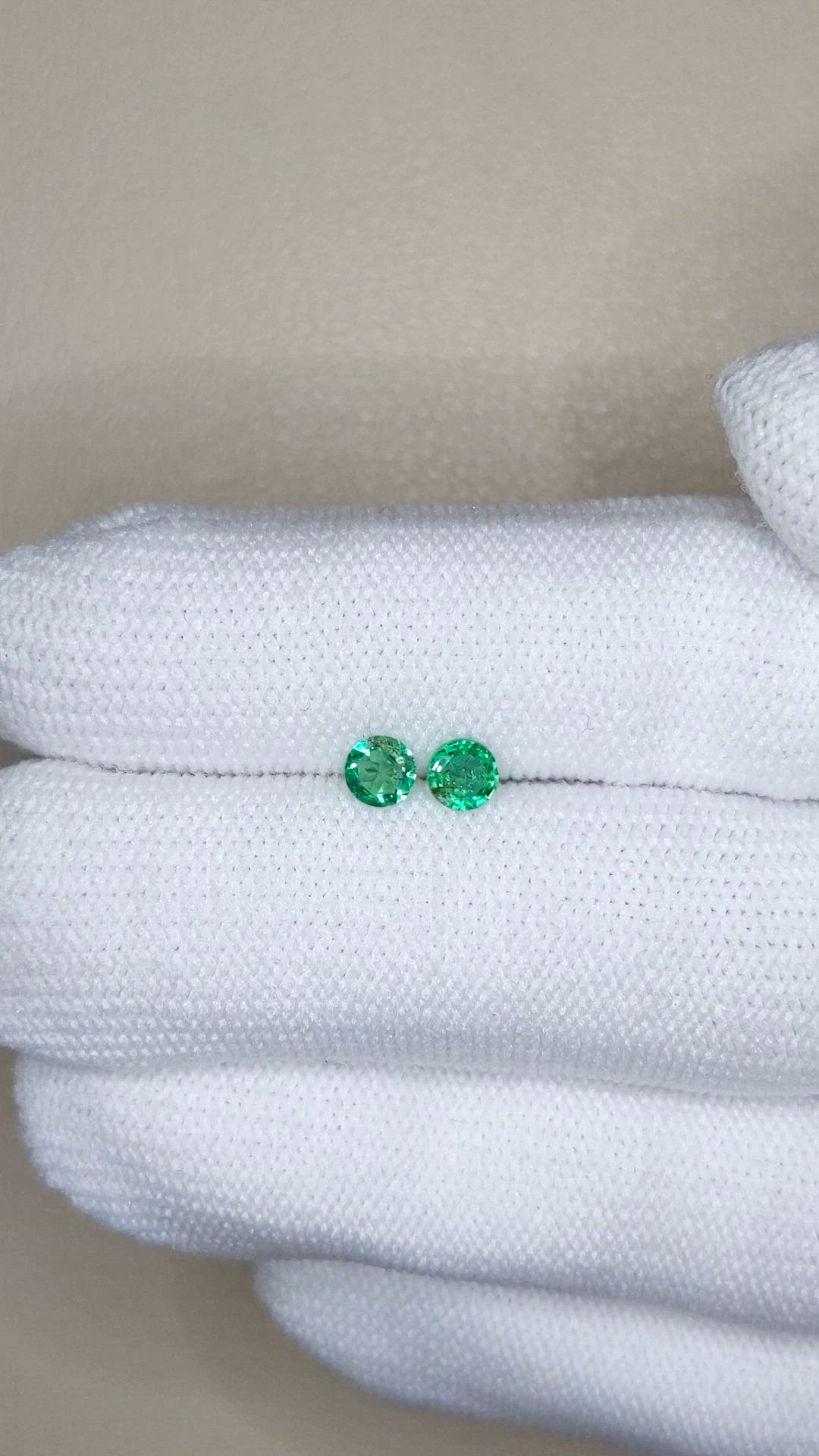 0.34&nbsp;Ct.Tw.Total Carat Weight Emerald Pair from Zambia Size Video
