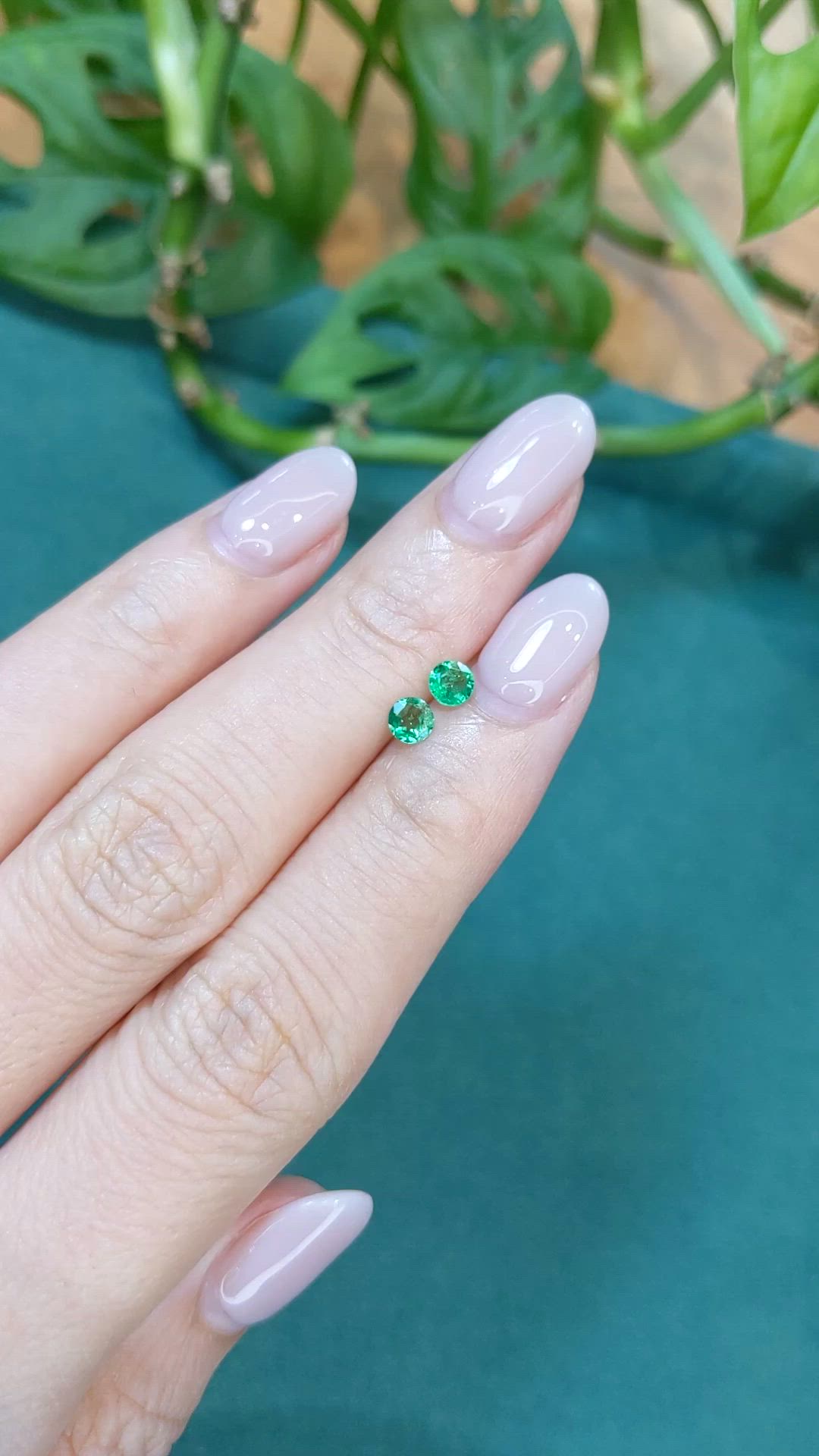 0.34&nbsp;Ct.Tw.Total Carat Weight Emerald Pair from Zambia Size Video